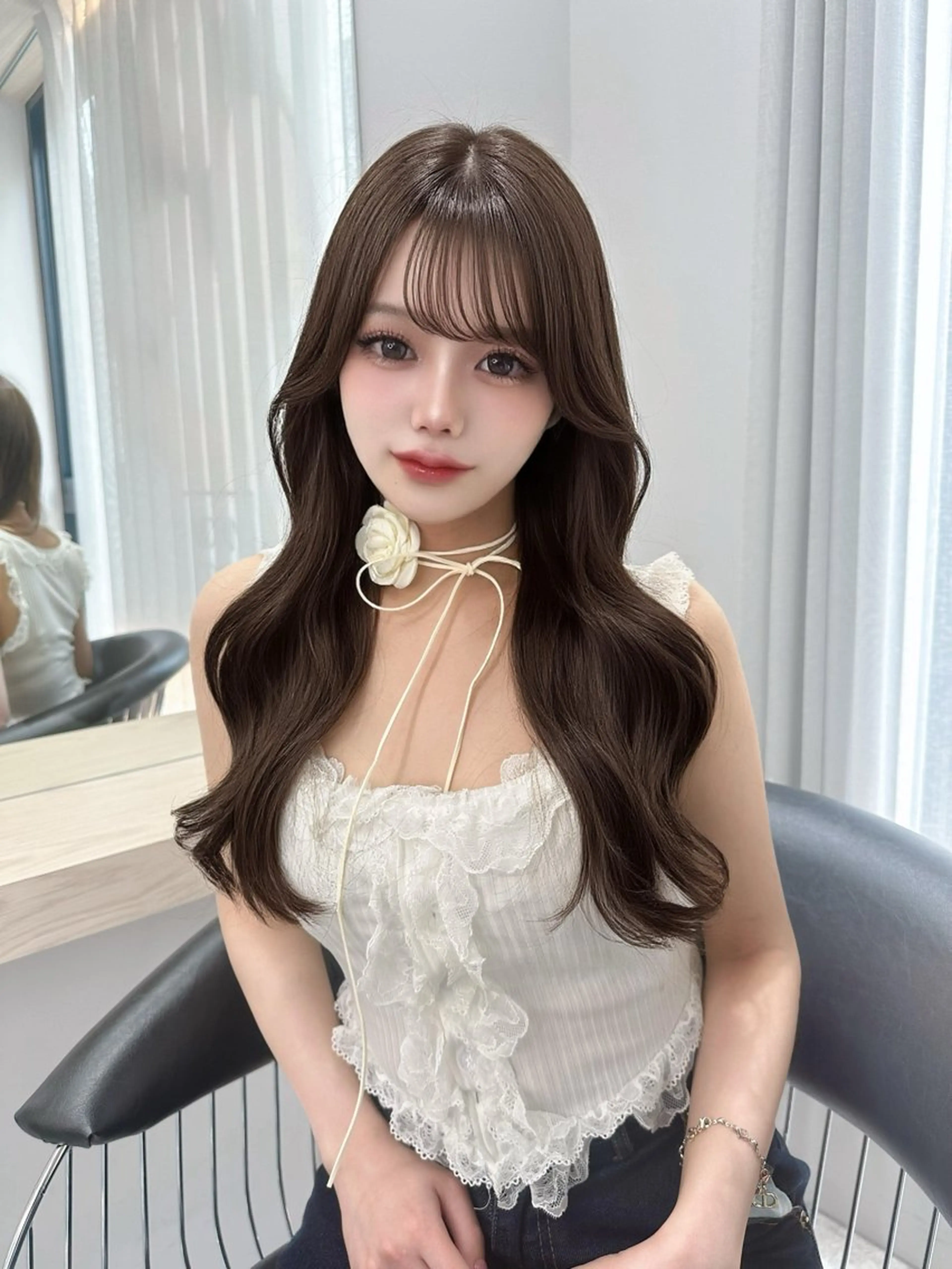 ロング カラー 切りっぱなしボブ ベージュカラー ブリーチ ブラウンカラー チョコレートブラウン カット ヘアカラー トリートメント 友田 那都のヘアスタイル