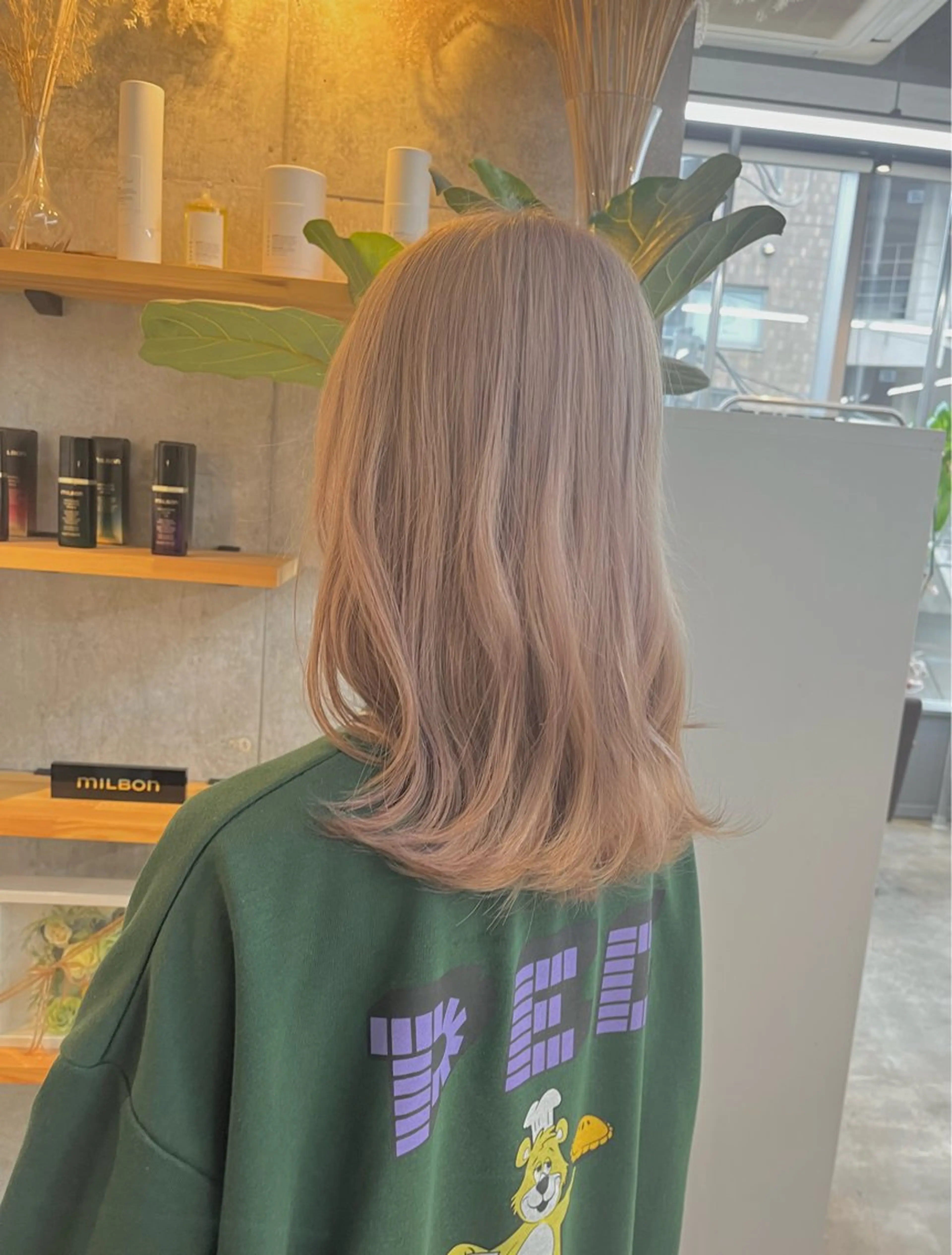 セミロング ヘアカラー ハイトーンカラ ー/小川のヘアスタイル