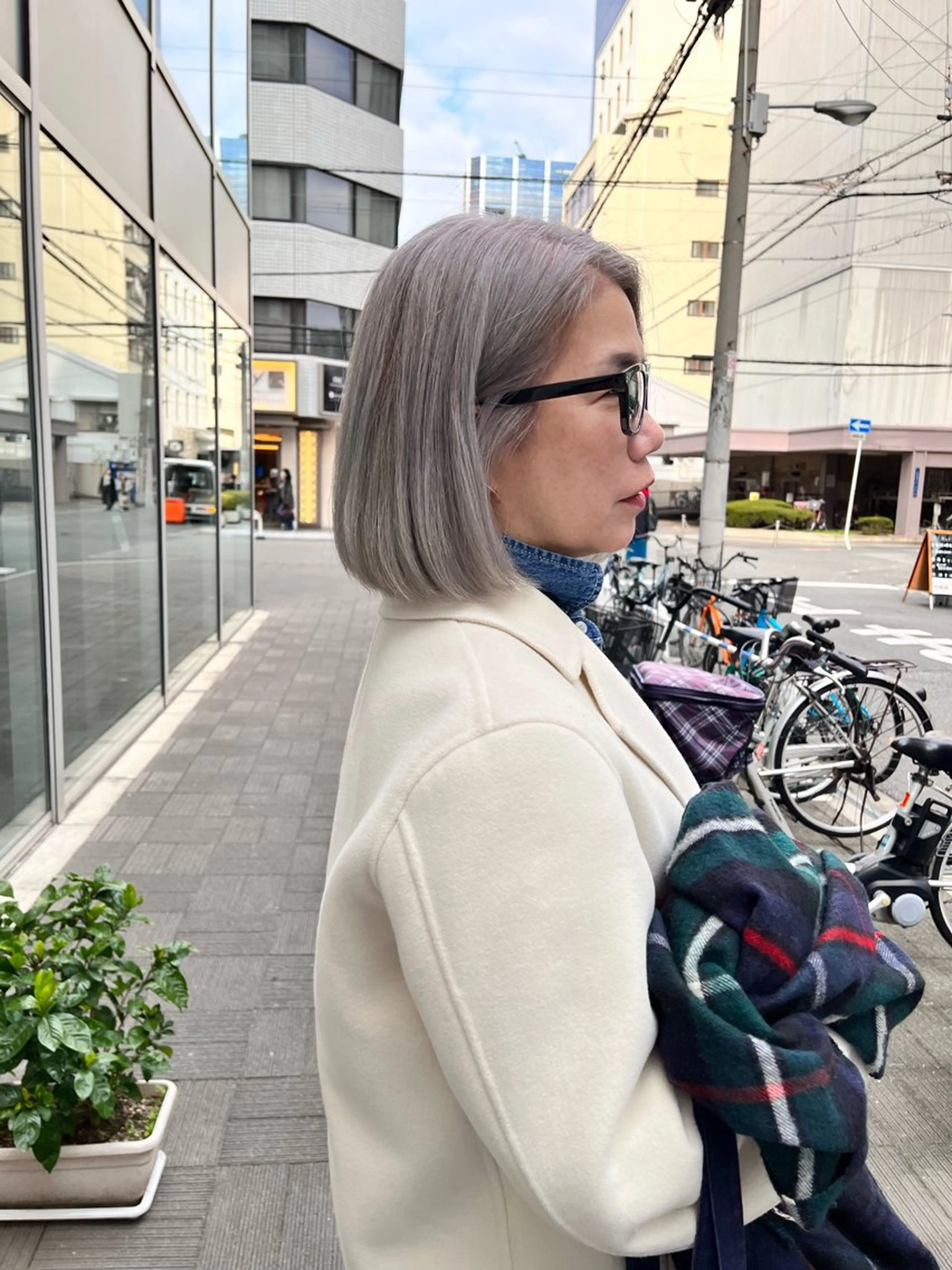 ミディアム カラー ブリーチ ハイトーンカラー ブリーチなしカラー シルバー ホワイトシルバー カット ヘアカラー ショート/パーマ/ カラー/FUKOのヘアスタイル