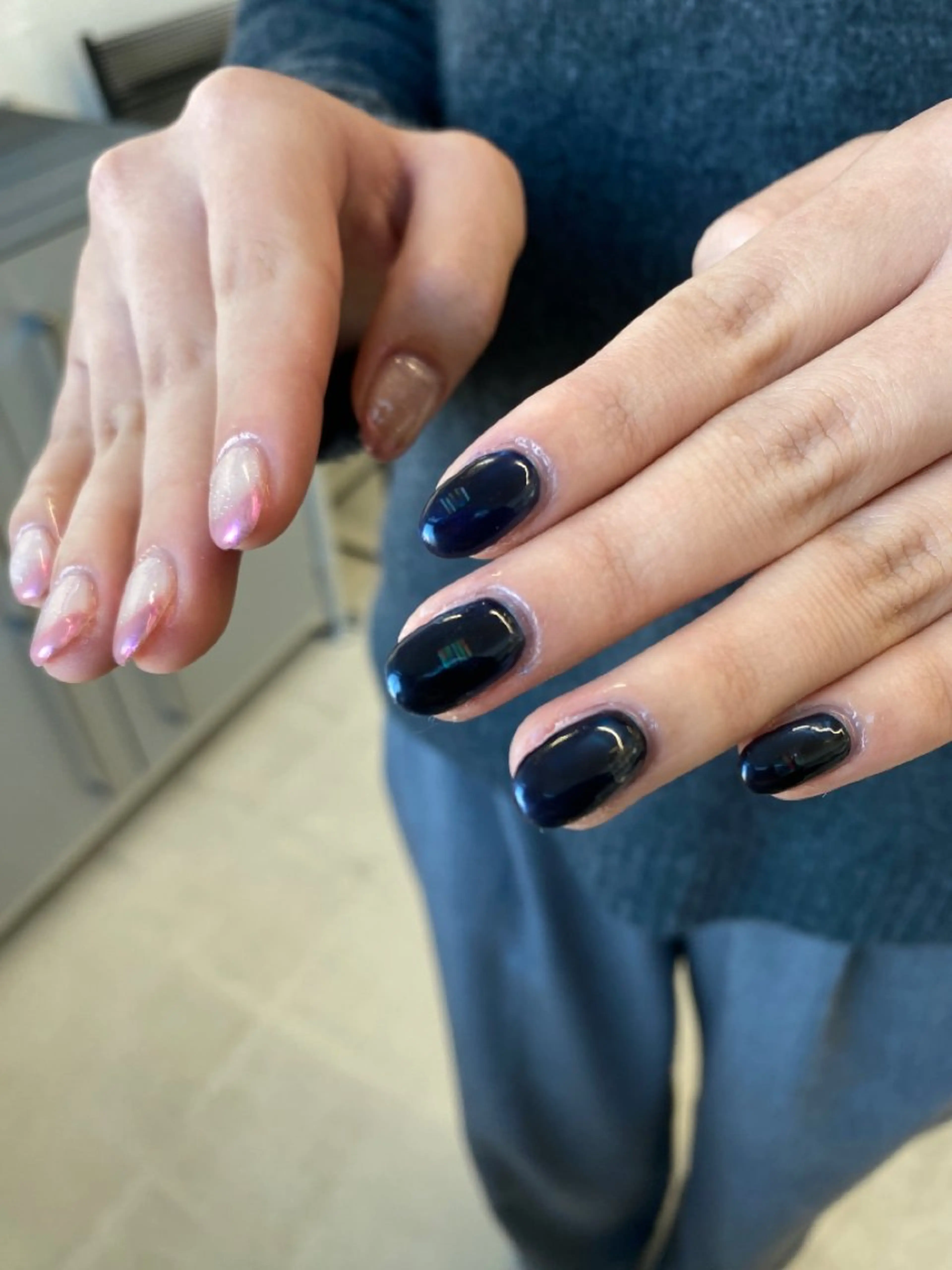 ネイル ホログラムネイル ネイビー ハンドネイル chika ／ nailのネイルデザイン