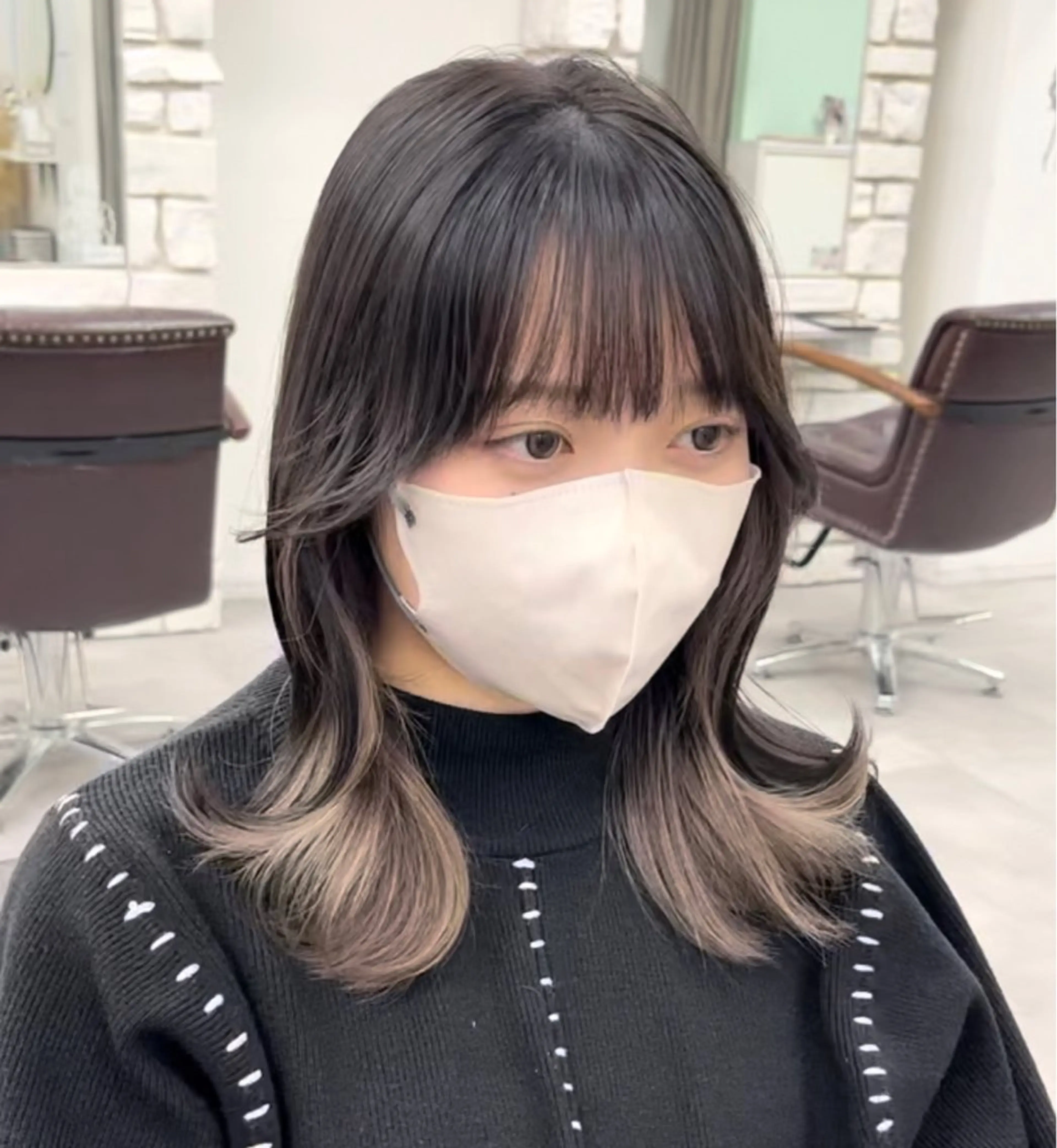セミロング カラー インナーカラー カット ヘアカラー トリートメント 巻ける髪質改善で美髪 にデザイン✨/よしみのヘアスタイル