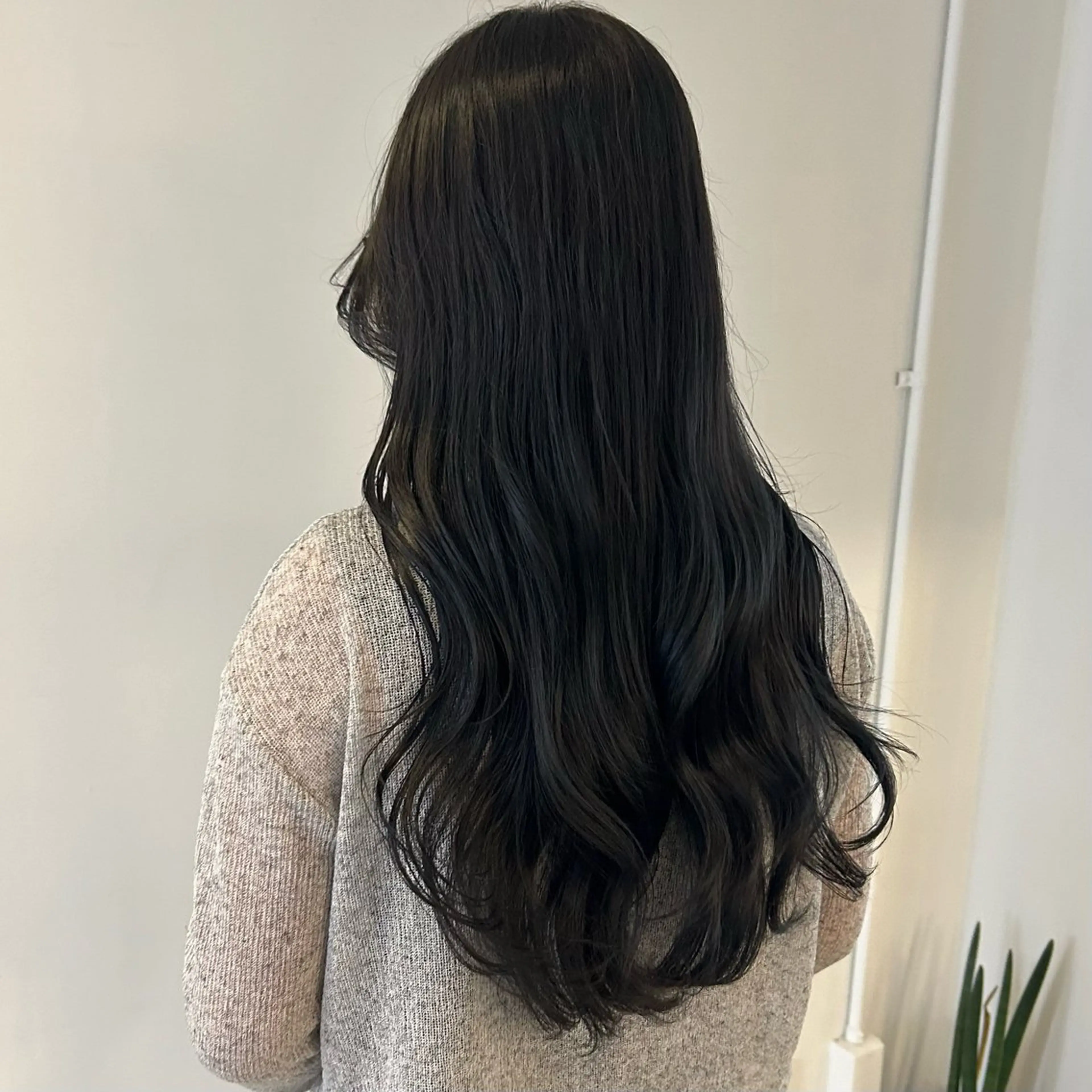 ロング カラー 透明感カラー グレージュ オリーブグレージュ オリーブグレー 顔まわりレイヤー nonoka オリーブ/レイヤーのヘアスタイル