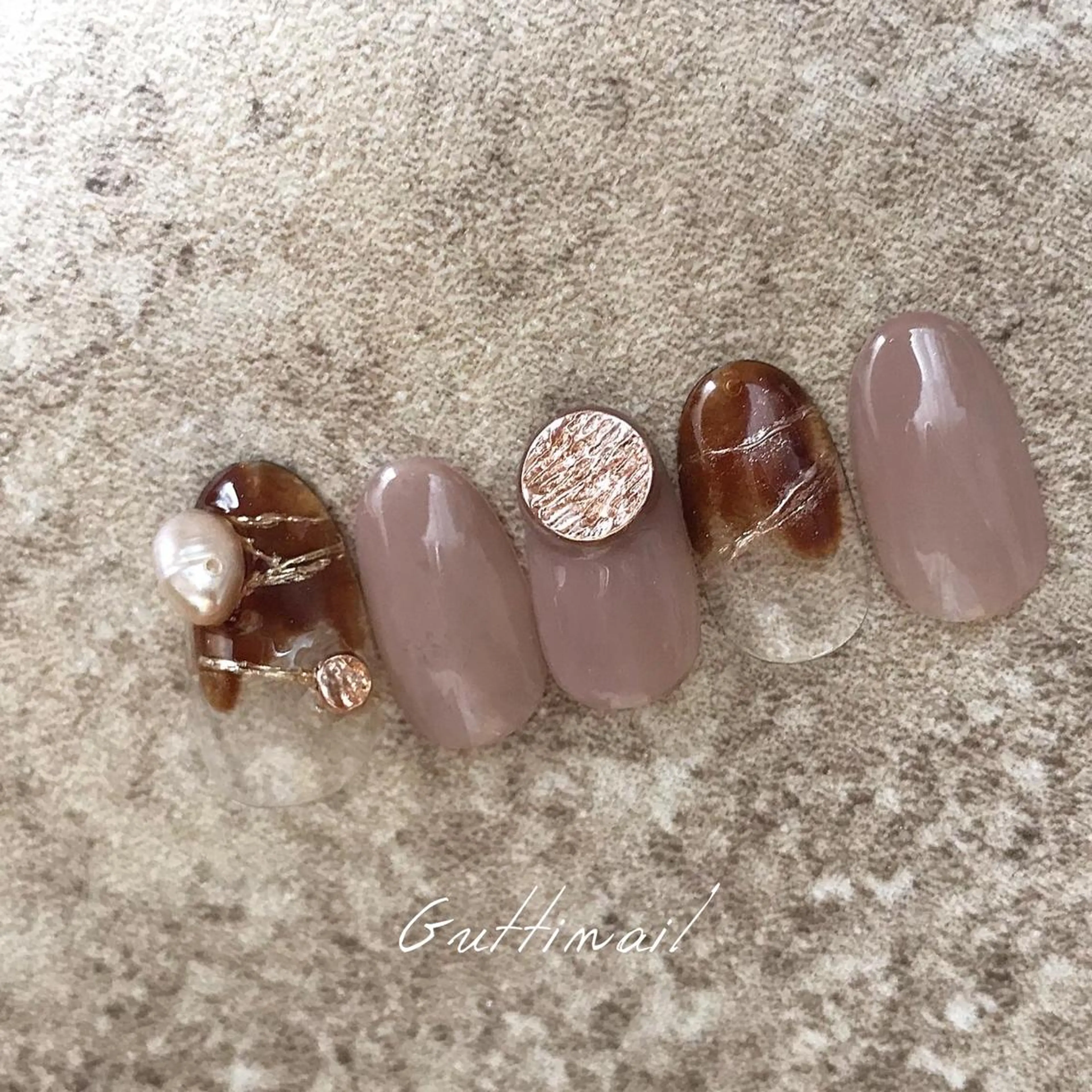 ネイル ブラウン ニュアンスネイル セキグチ guttinailのネイルデザイン