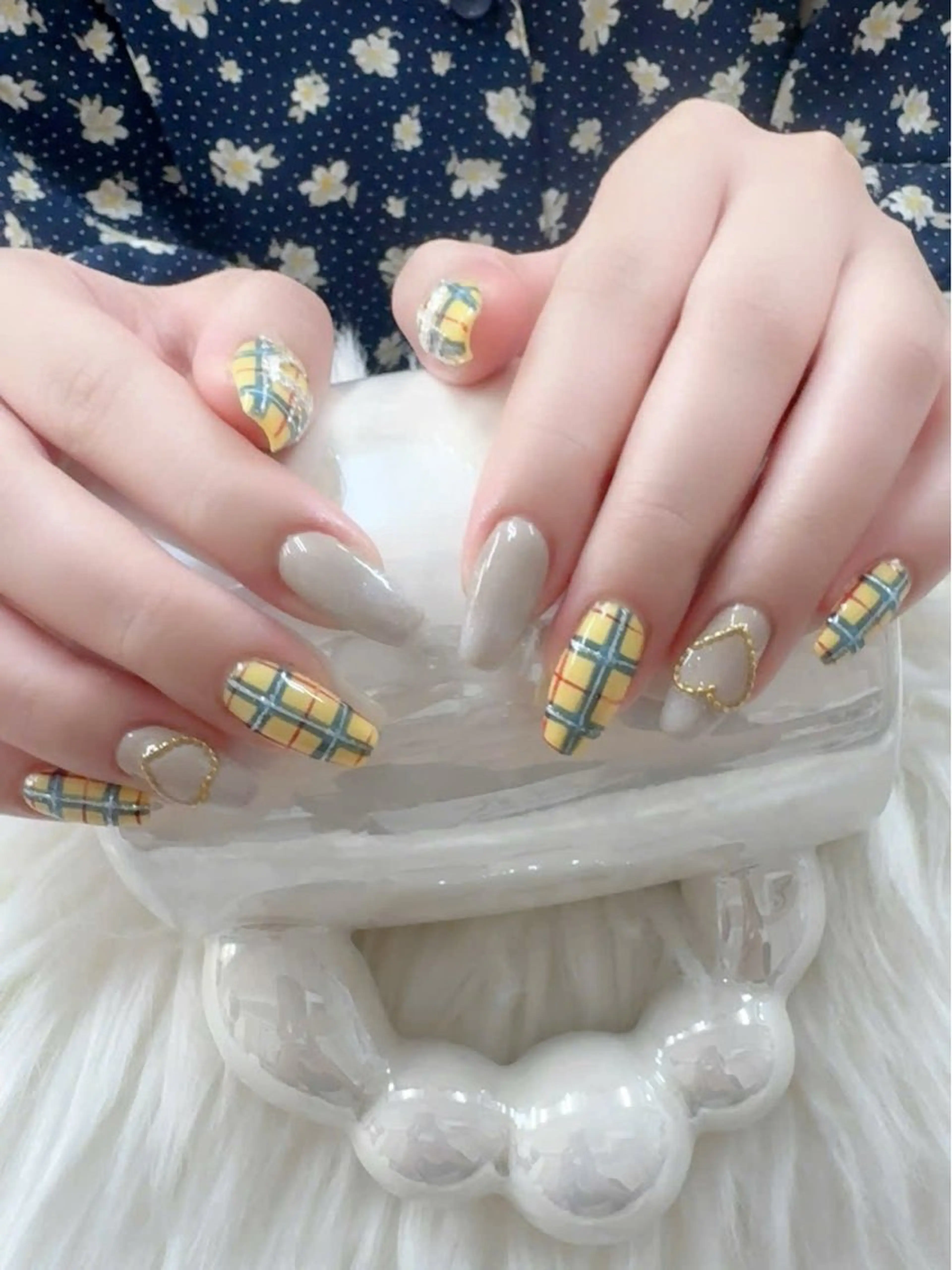 ネイル フレンチネイル グラデーション キラキラネイル 韓国ネイル マグネットネイル ハンドネイル ハンドケア Hara Nail 【パラジェル使用】のネイルデザイン