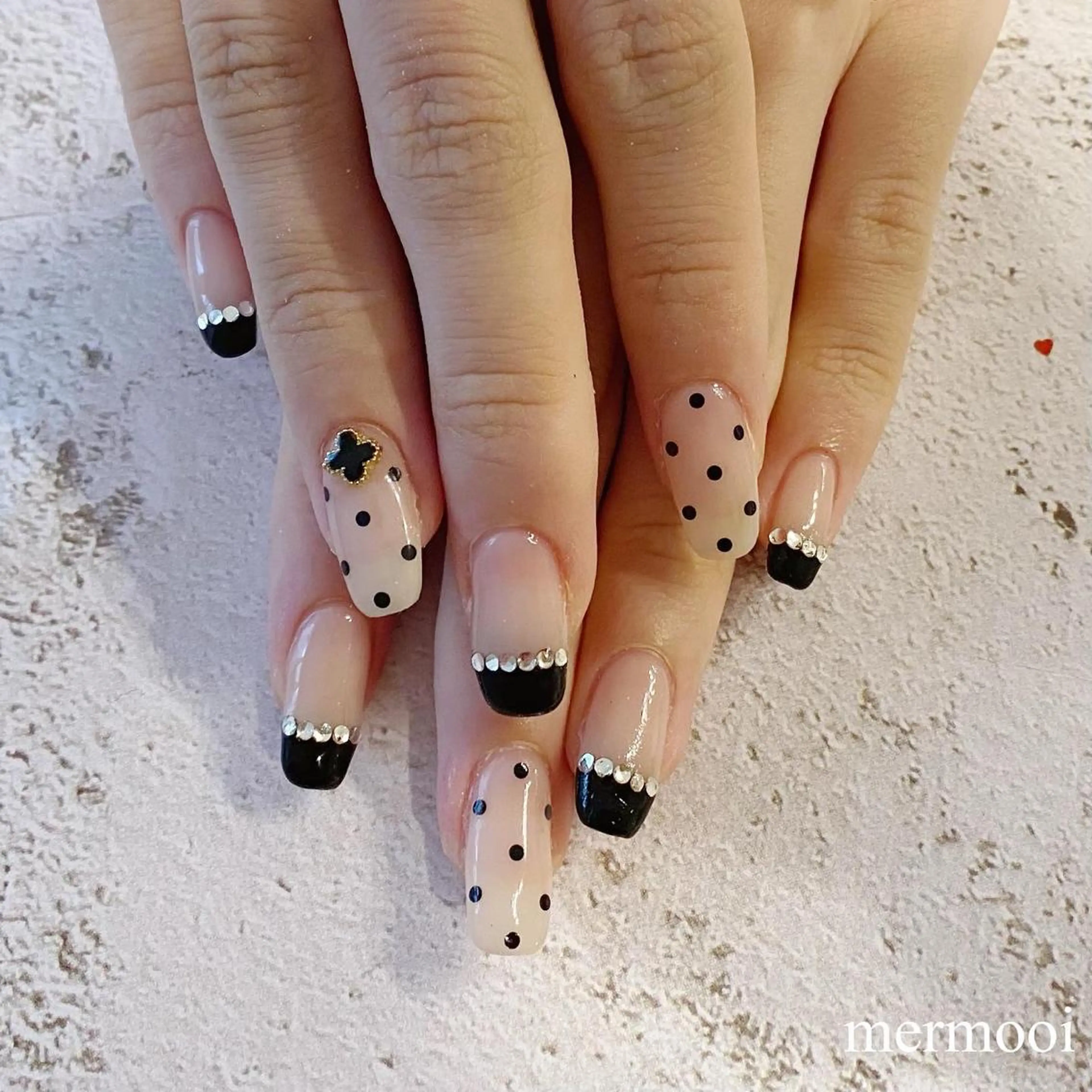 ネイル ドット フレンチネイル 韓国ネイル ロングネイル ニュアンスネイル ハンドネイル melumooi nailのネイルデザイン