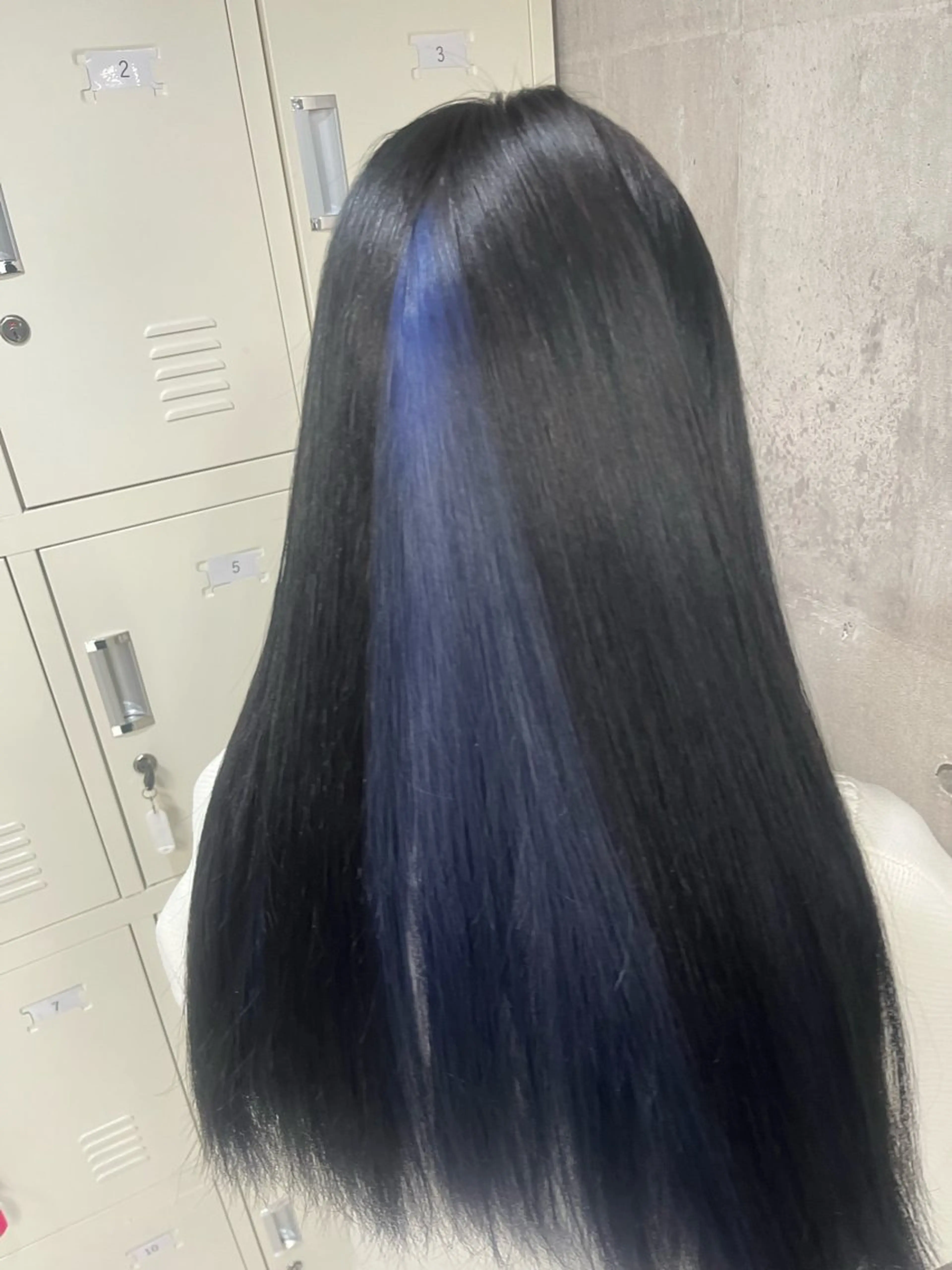 ロング カラー メンズ メンズバレイヤージュ メンズブリーチ メンズハイライト メンズハイトーン メンズインナーカラー ヘアカラー トリートメント ☁️かずき☁️青.紫 推し活カラー💫のヘアスタイル