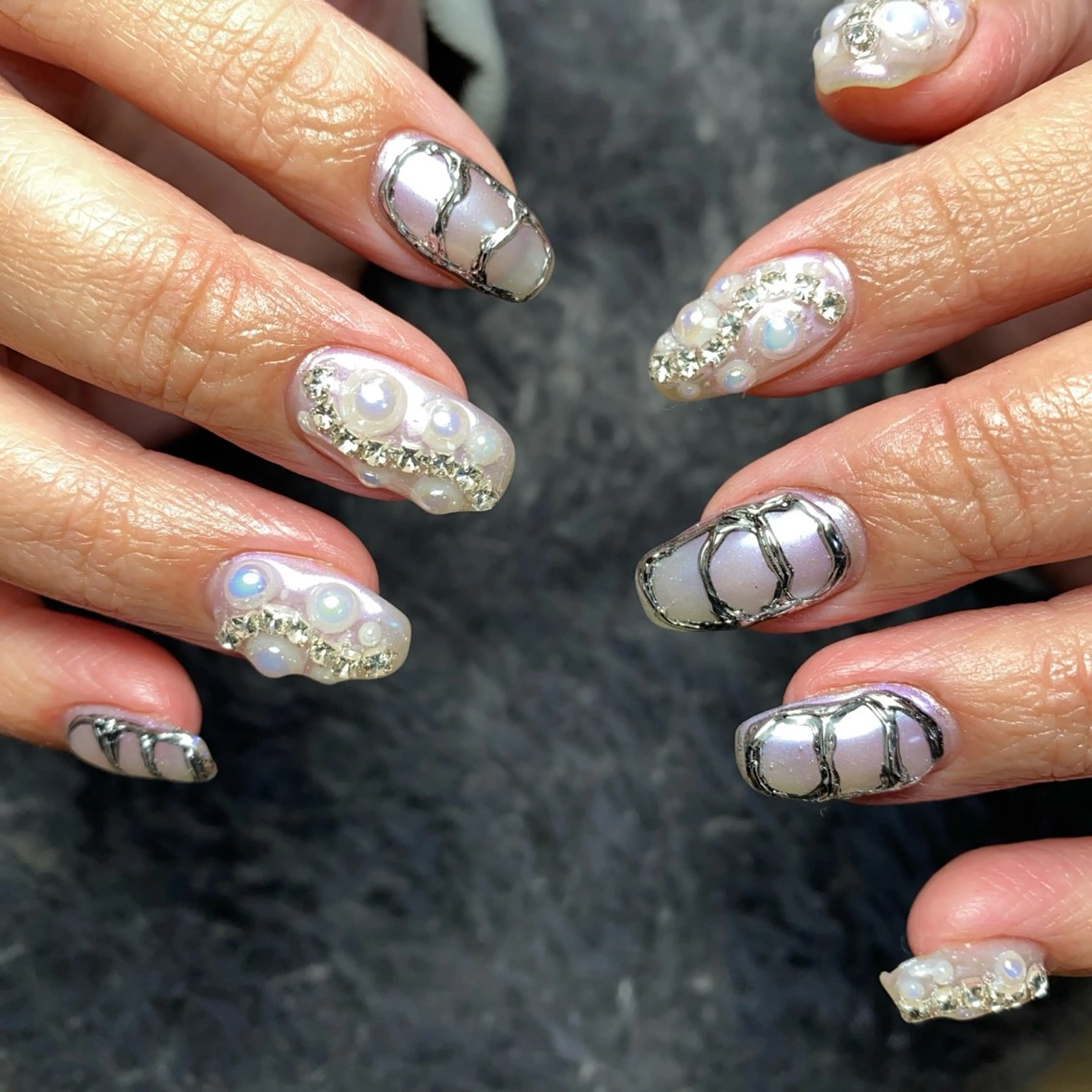 ネイル シルバー popo-nail所属・個性派/ちゅるん/ モチ好評◎｜MIKIのネイルデザイン