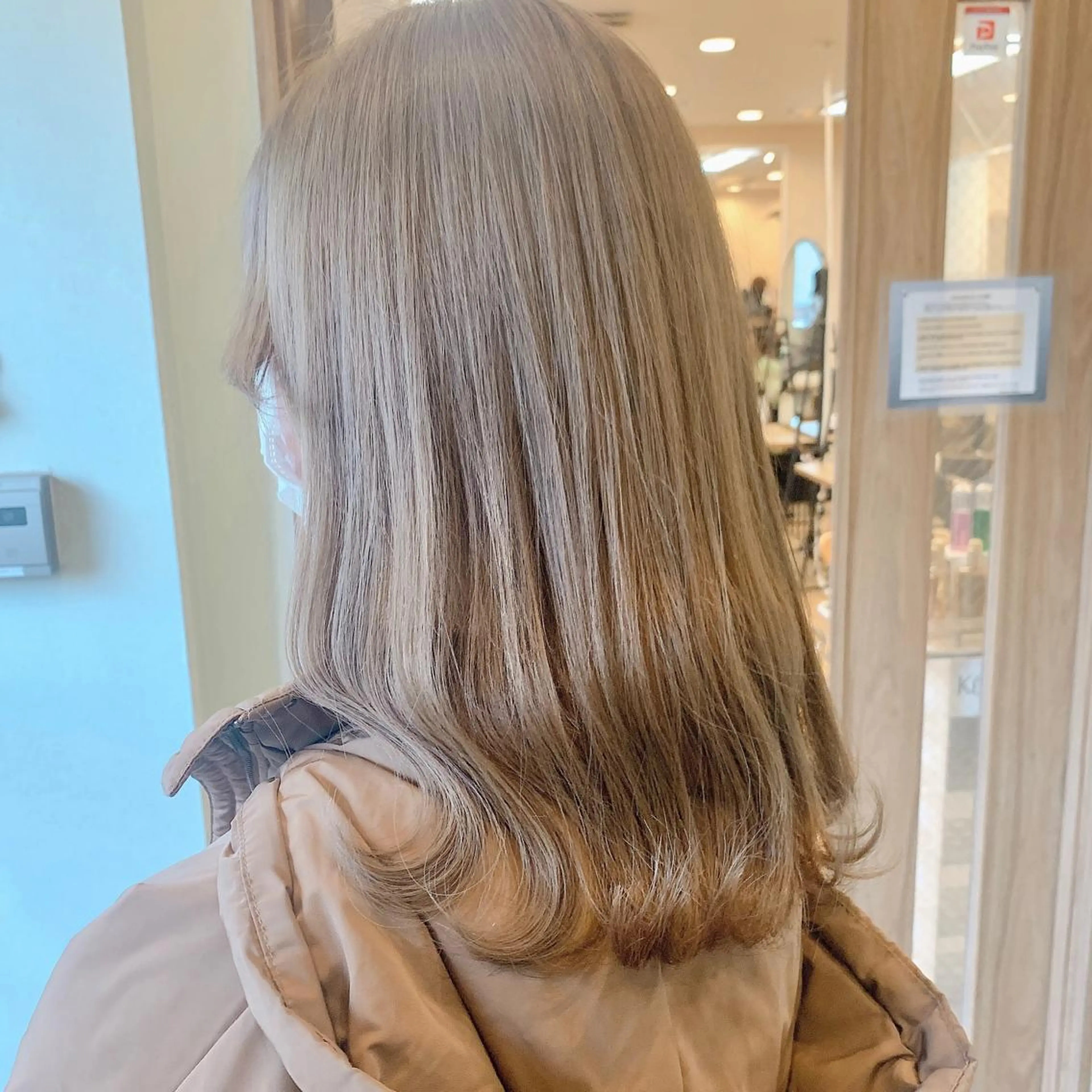 セミロング カラー NUMBER_ ユイナのヘアスタイル