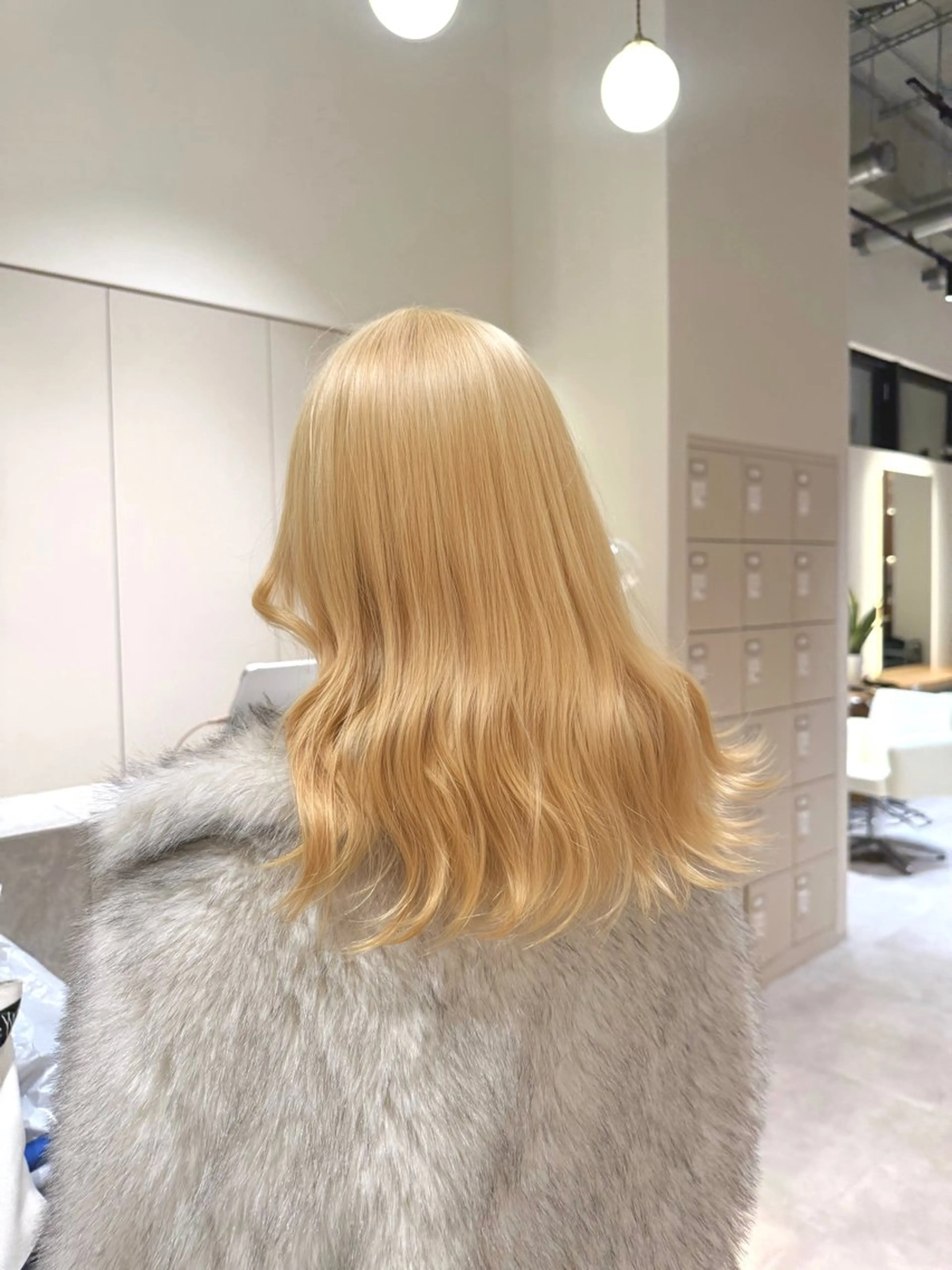 ロング カラー ブリーチ ブロンド ヘアカラー トリートメント yana /ブリーチモデルのヘアスタイル