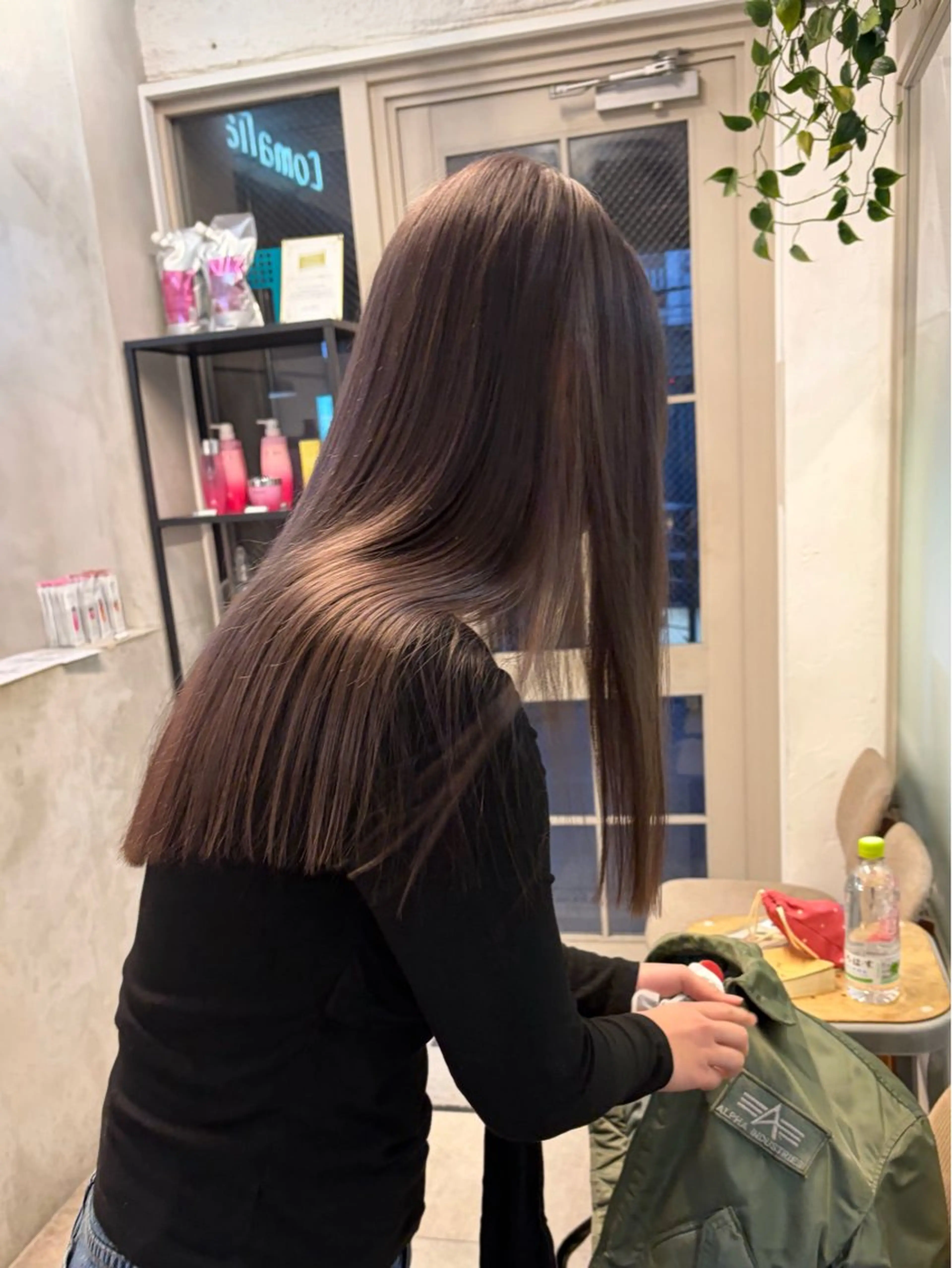 ロング カラー ミルクティー× グレージュMOMOのヘアスタイル