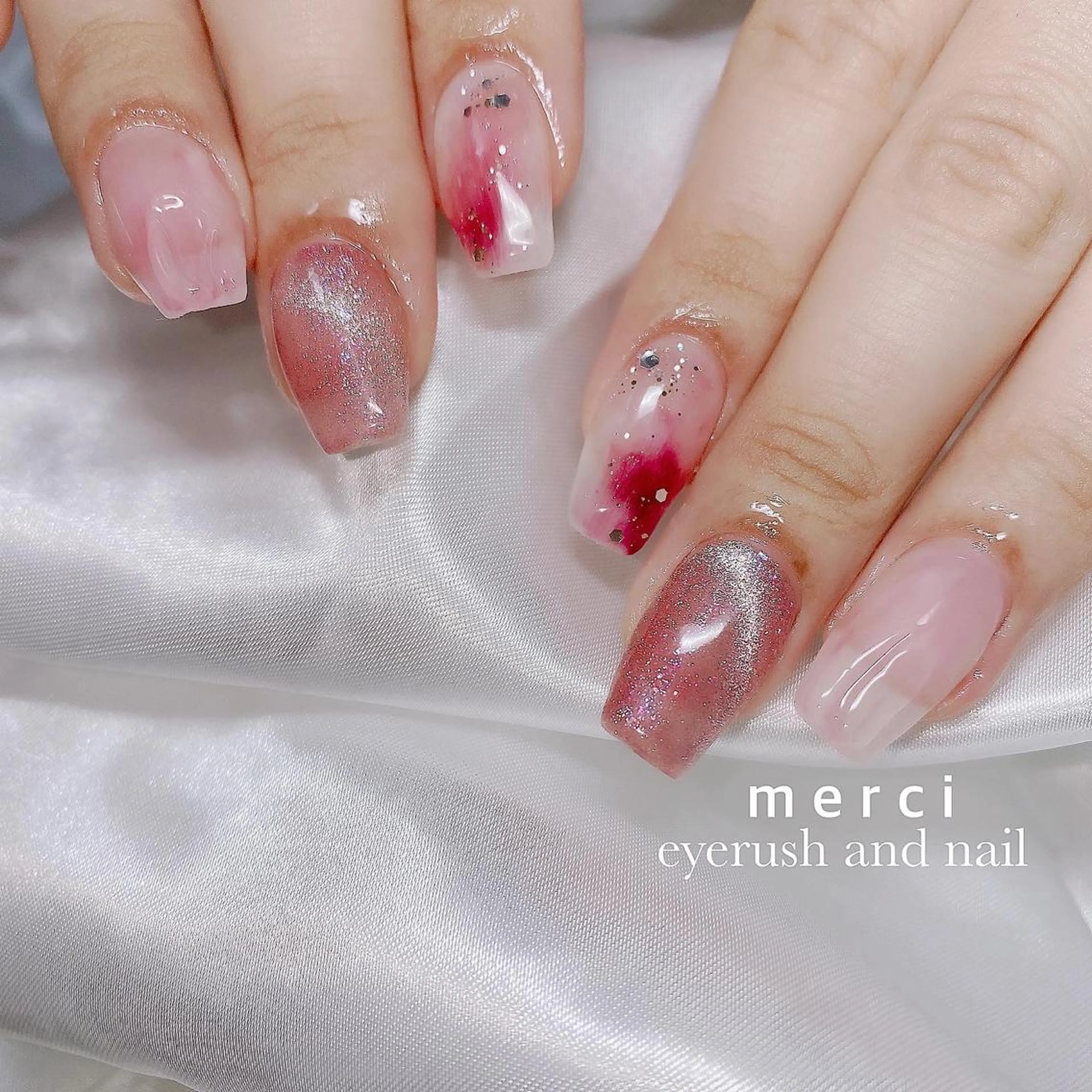 ネイル フラッシュネイル フットネイル フレンチネイル ハート キラキラネイル merci nailのネイルデザイン
