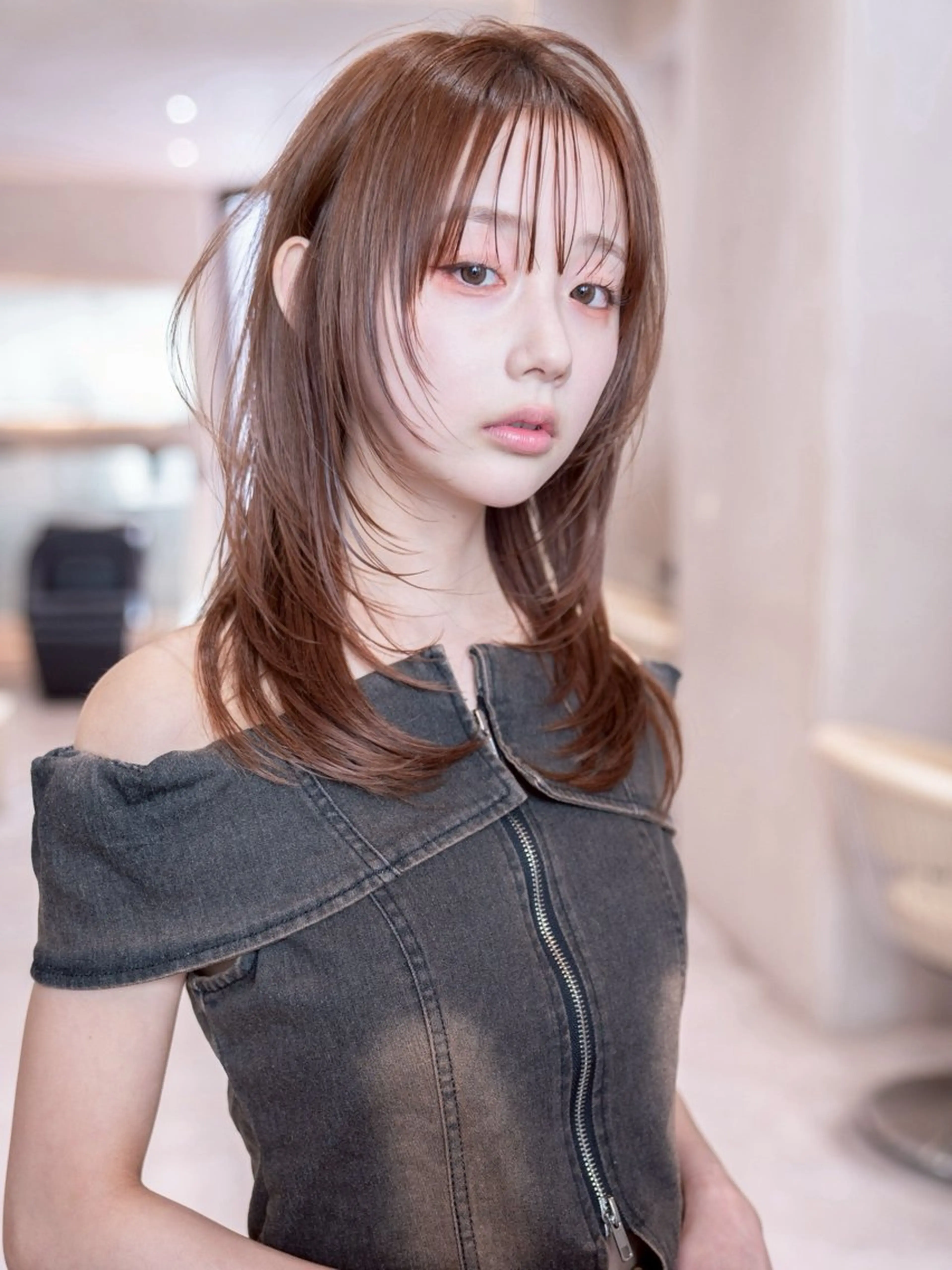 ミディアム くびれヘア 顔周りカット レイヤーカット カット ヘアカラー トリートメント レイヤー似合わせ 透明感カラーりきやのヘアスタイル