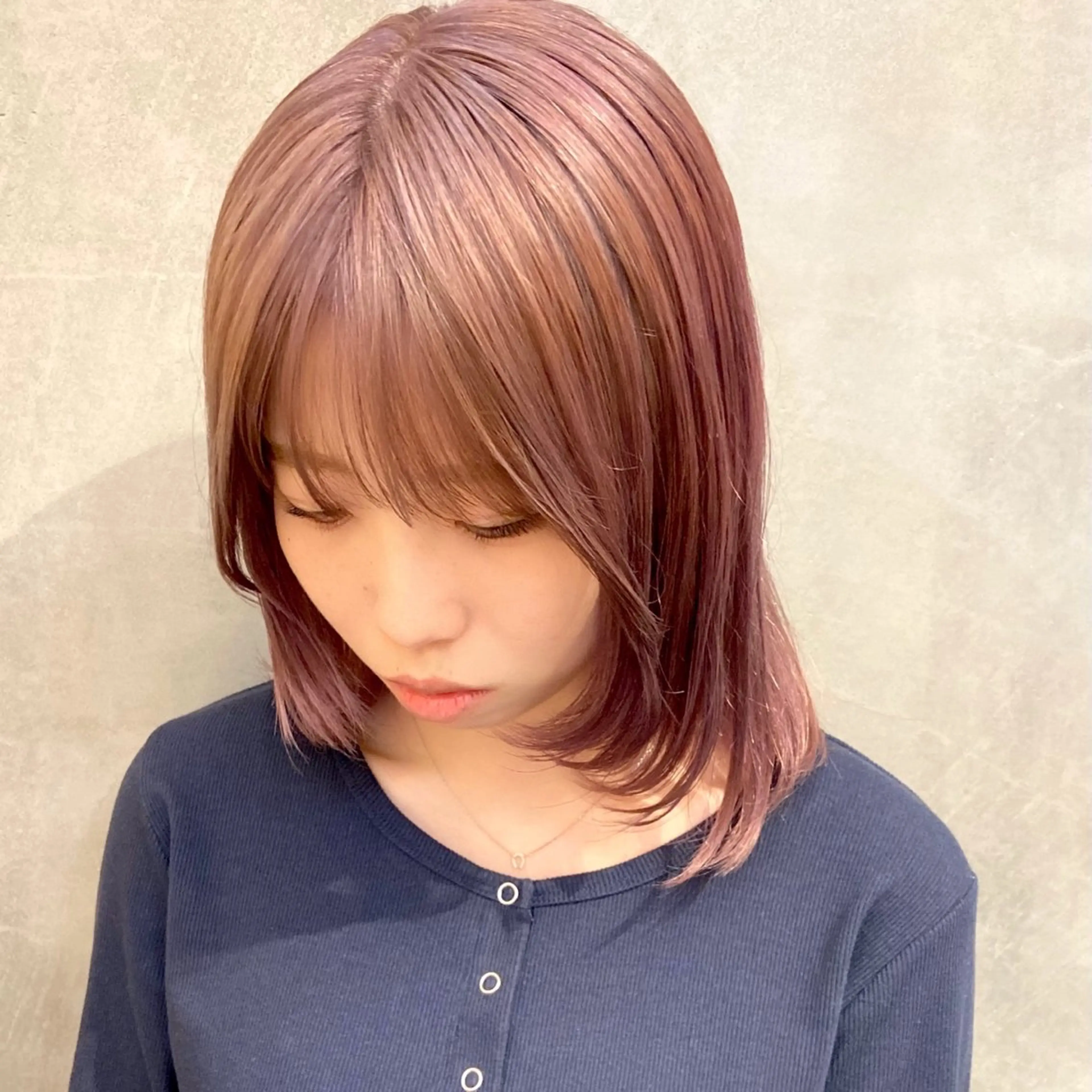 ミディアム カラー ショート/ウルフ ハイトーン/カイセイのヘアスタイル