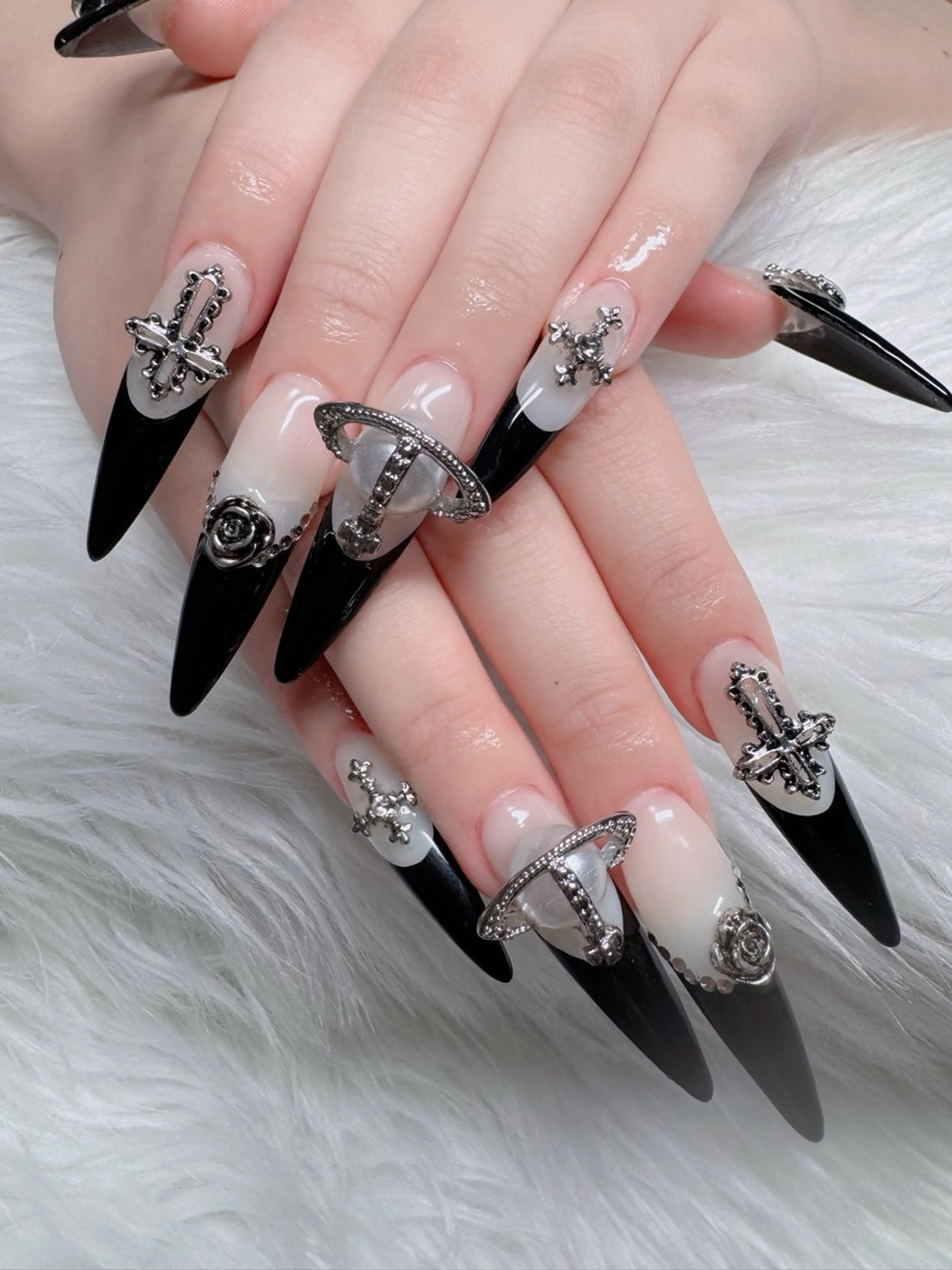 ネイル フレンチネイル ジェルネイル ガラスフレンチ ハロウィン ハート ハンドネイル H.baby Nail Salonのネイルデザイン