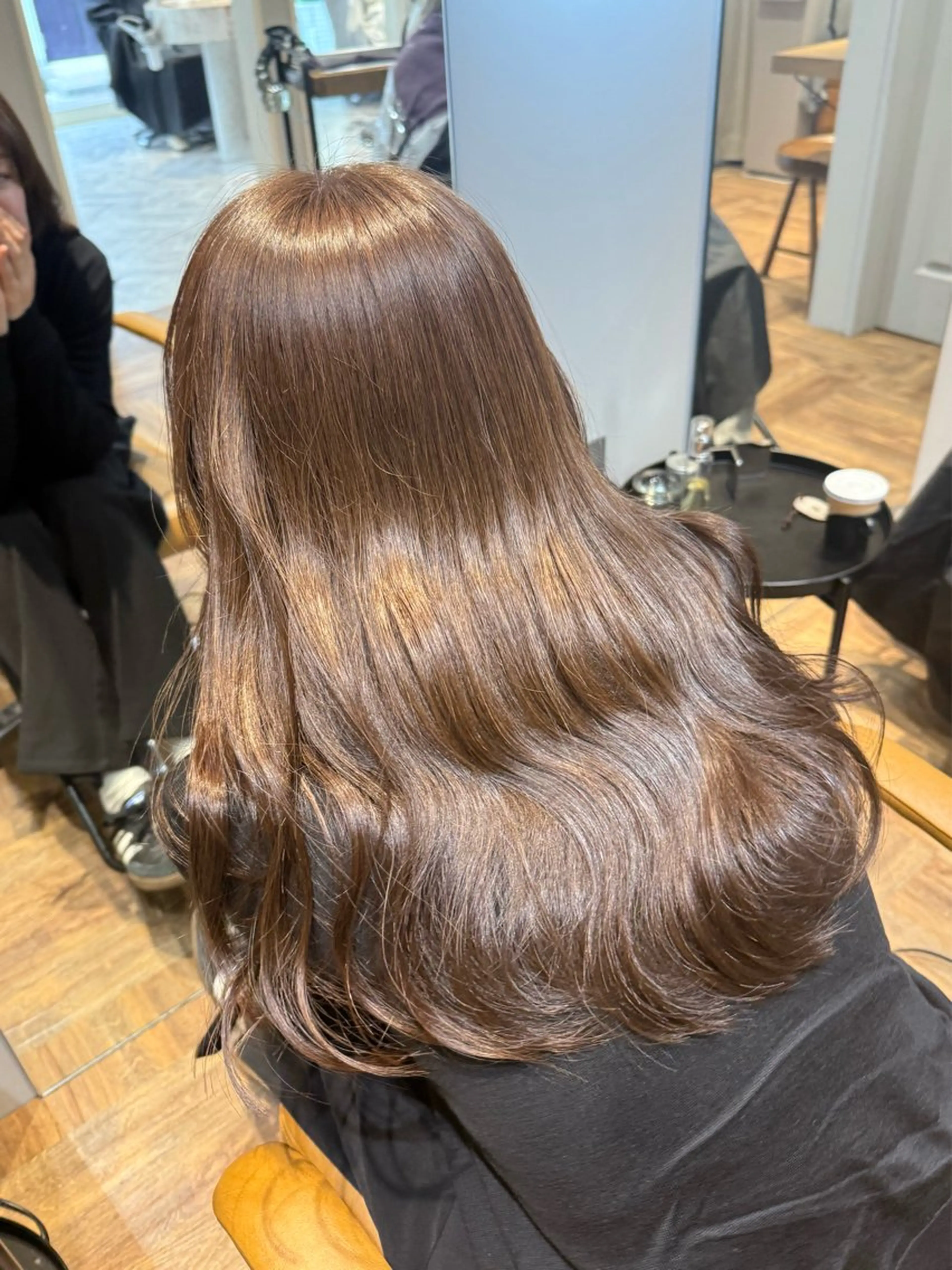 セミロング カラー ミルクティー× グレージュMOMOのヘアスタイル