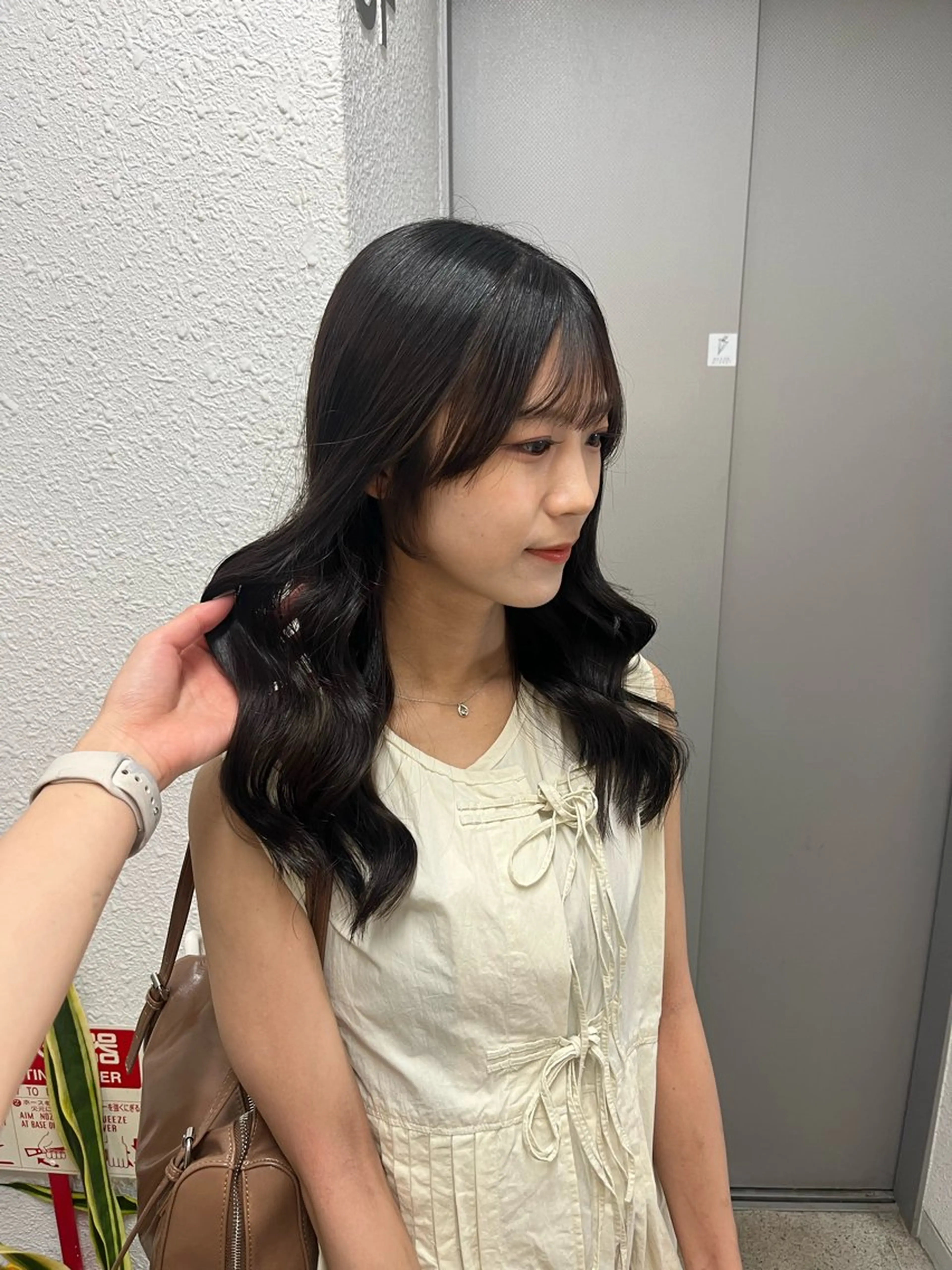 セミロング 塩川ももこ/ 自然な縮毛矯正のヘアスタイル