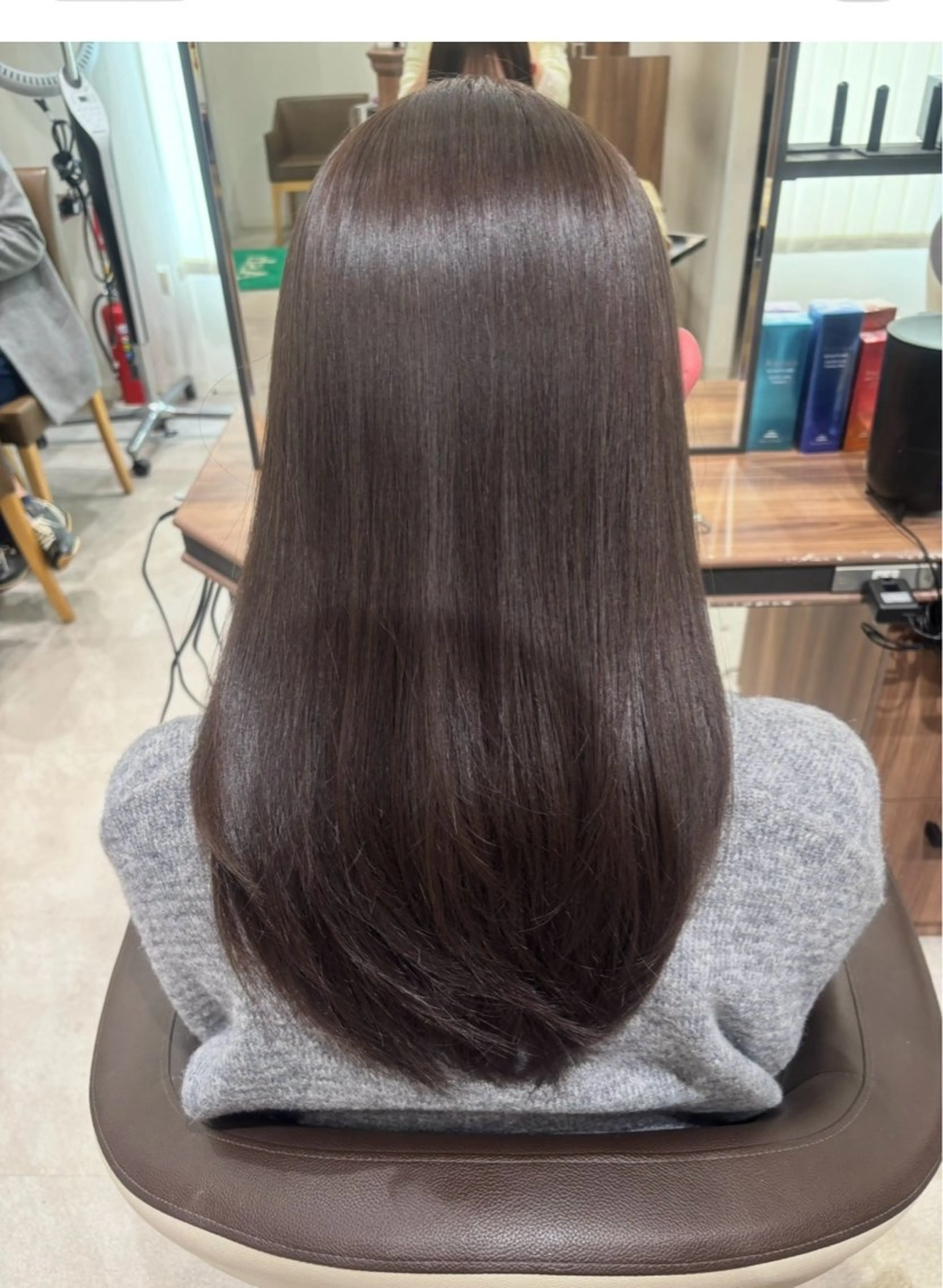 セミロング カラー ベージュカラー 透明感カラー グレージュ ヘアカラー 山田 悠朱里のヘアスタイル