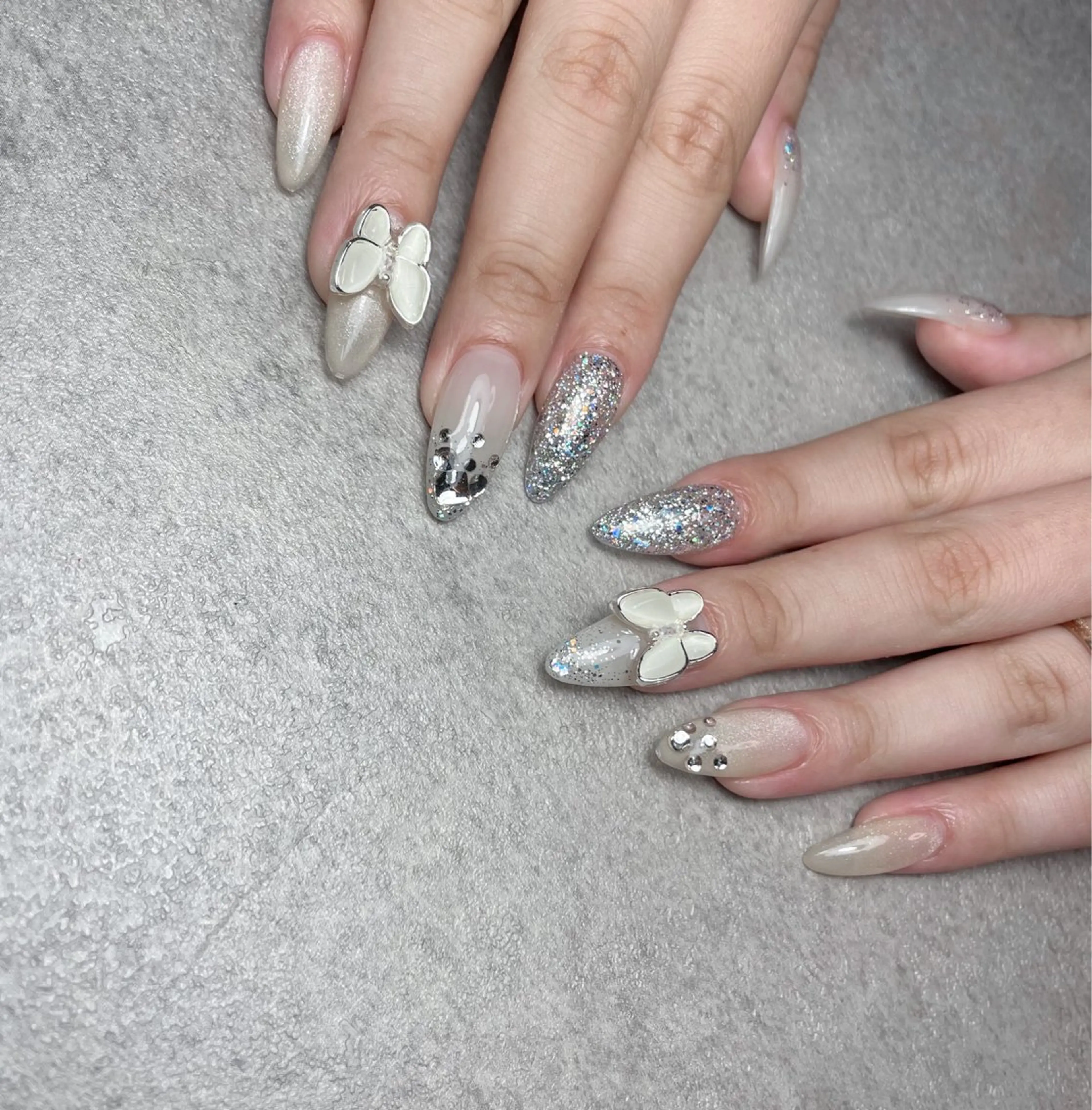 ネイル ジェルネイル キラキラネイル ラメ(グリッター) ブライダルネイル ハンドネイル 南野 由希のネイルデザイン