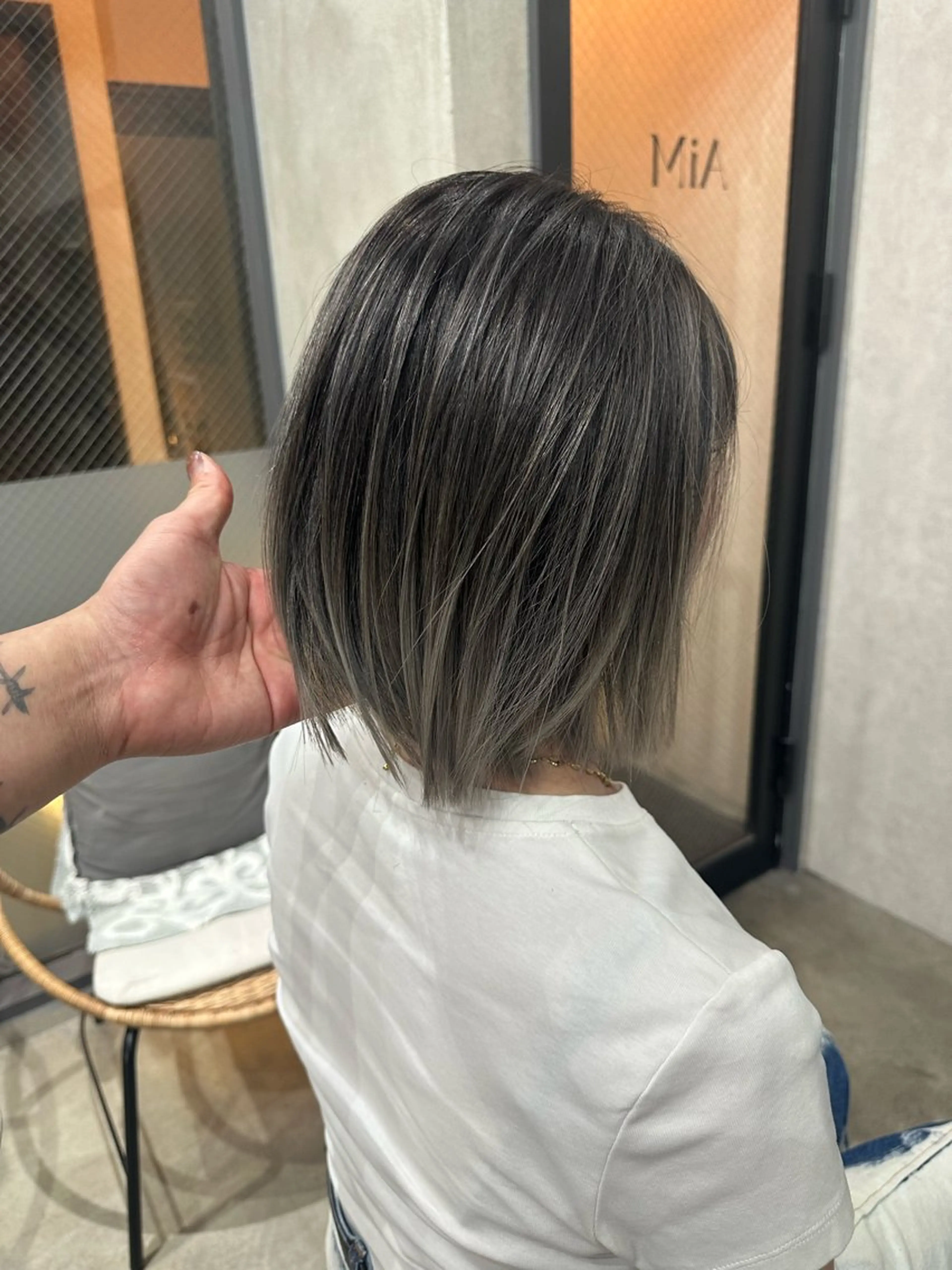 ミディアム カラー バレイヤージュ レイヤーカット カット ヘアカラー トリートメント AiM エイム　韓国レイヤーのヘアスタイル