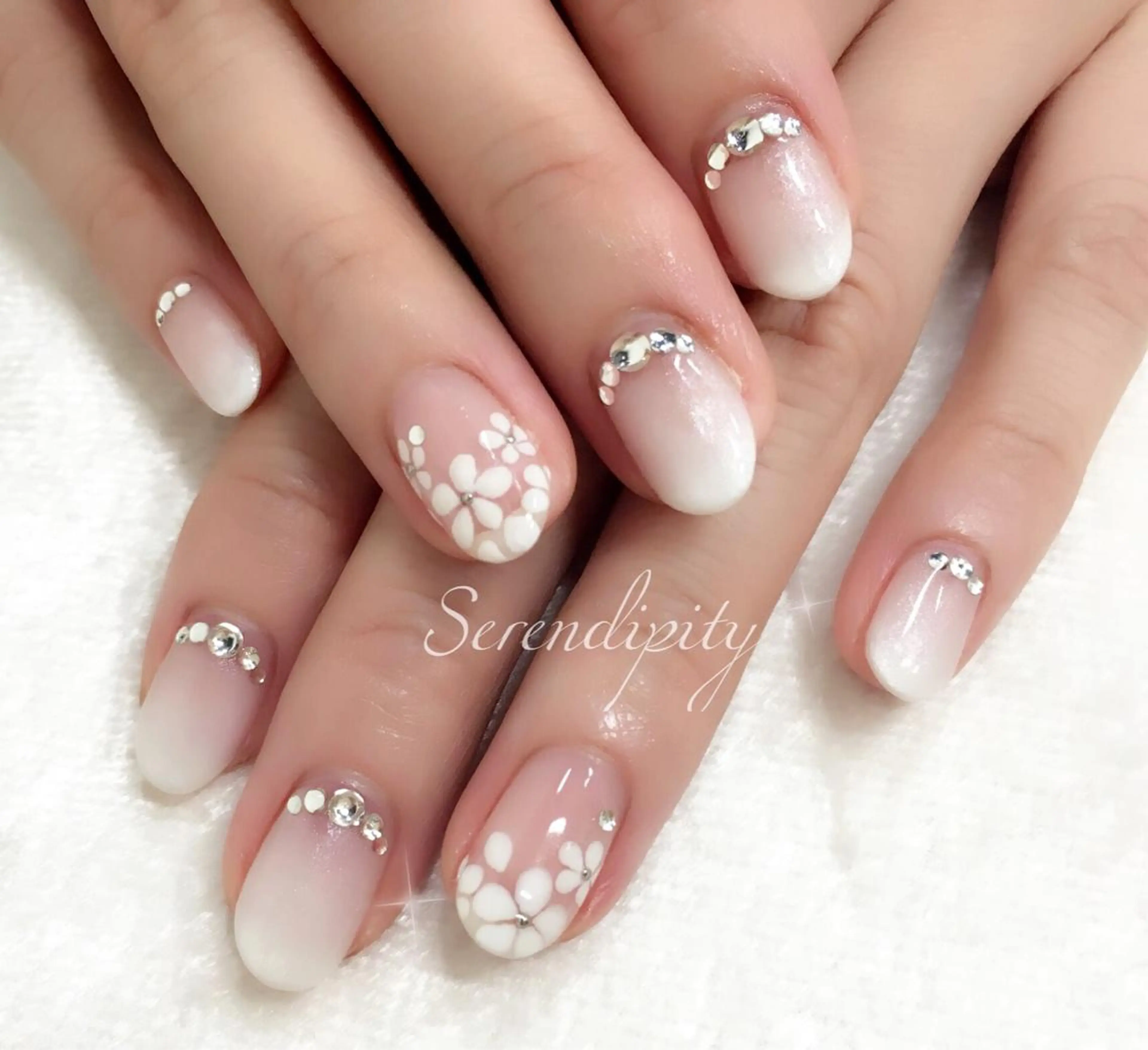 ネイル 守屋 香織のマツエク・マツパデザイン