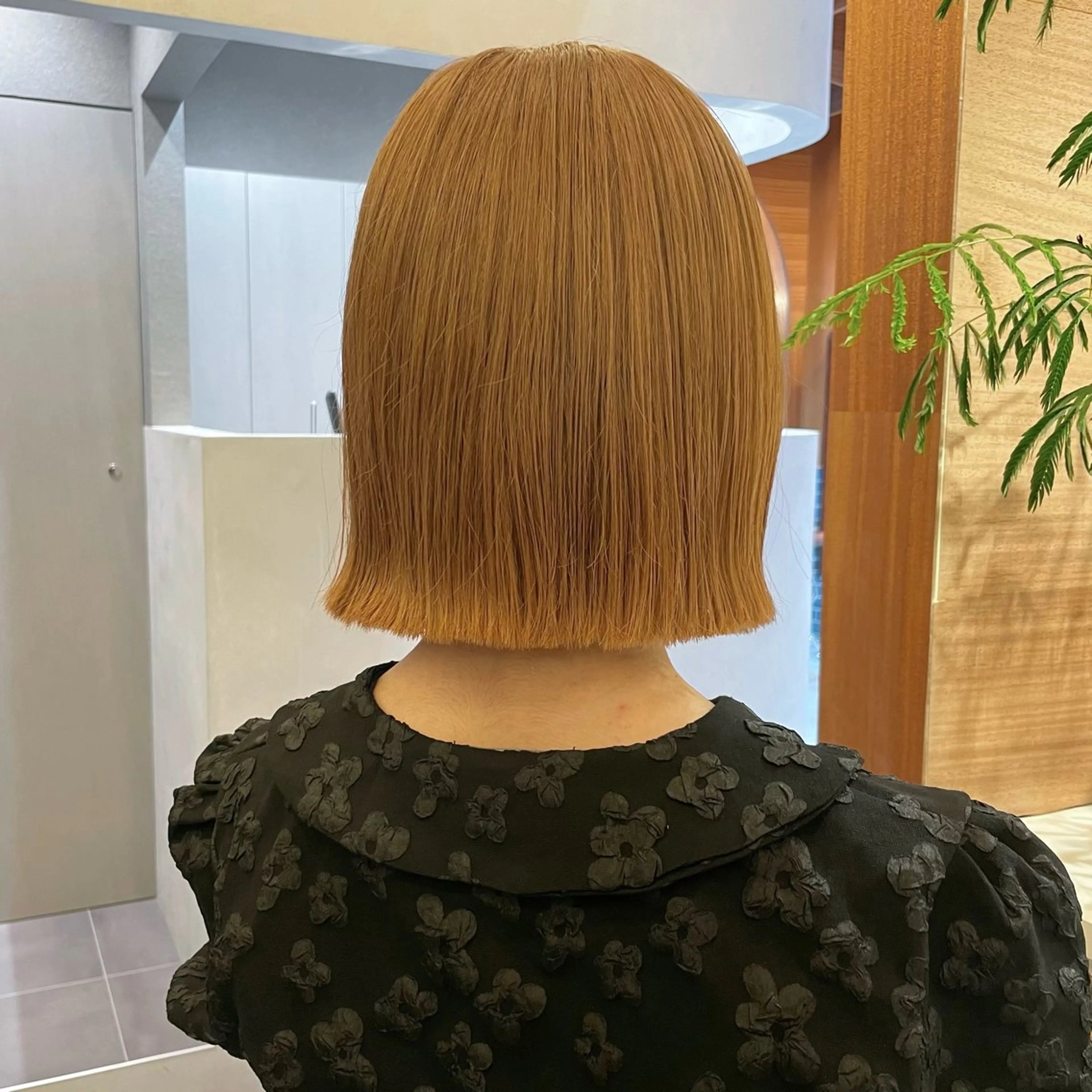 ショート カラー 切りっぱなしボブ ベージュカラー ブリーチ ミルクティーベージュ ボブ カット ヘアカラー トリートメント ボブ/縮毛矯正/レイ ヤー♡Natsukiのヘアスタイル