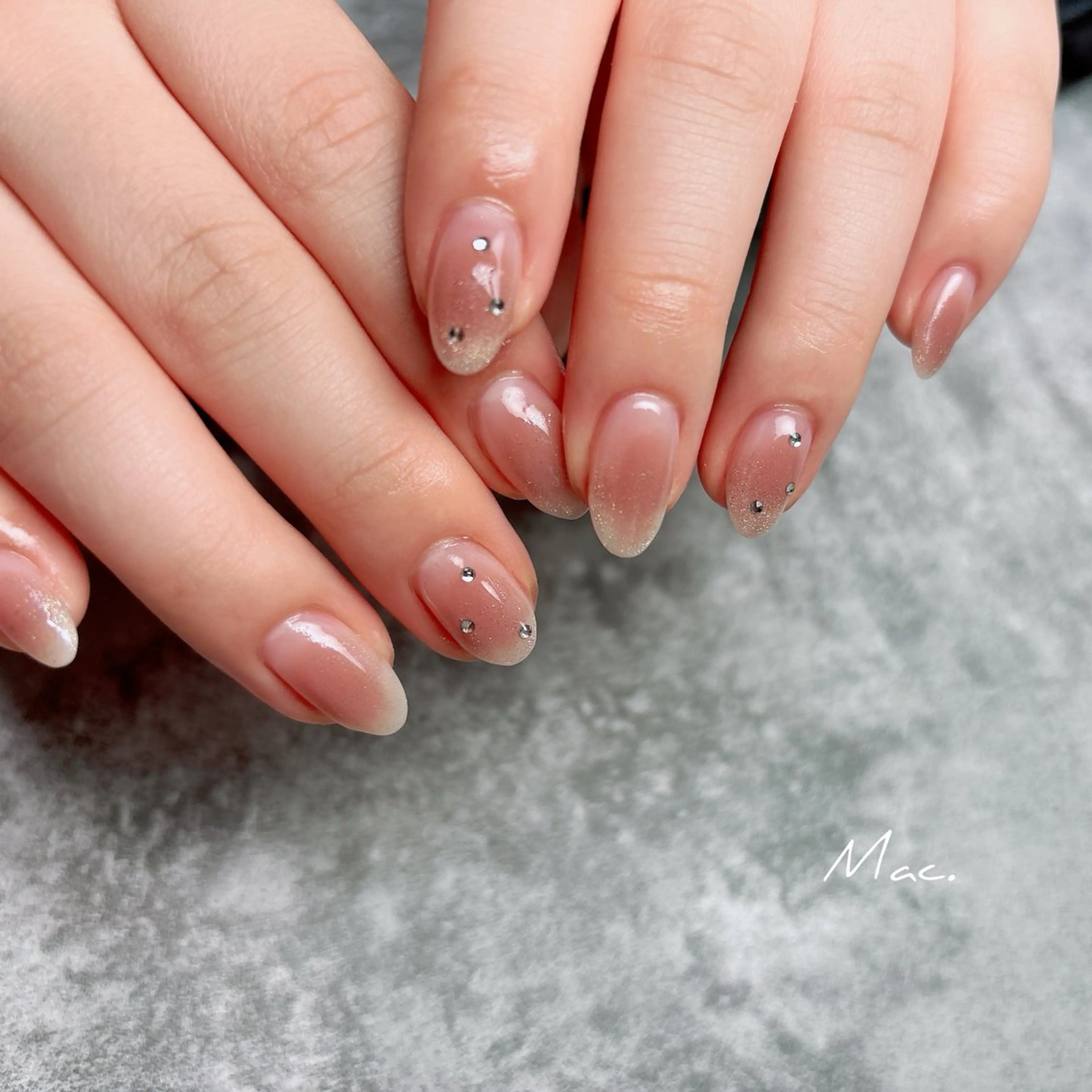 ネイル チークネイル atelier mac.のネイルデザイン