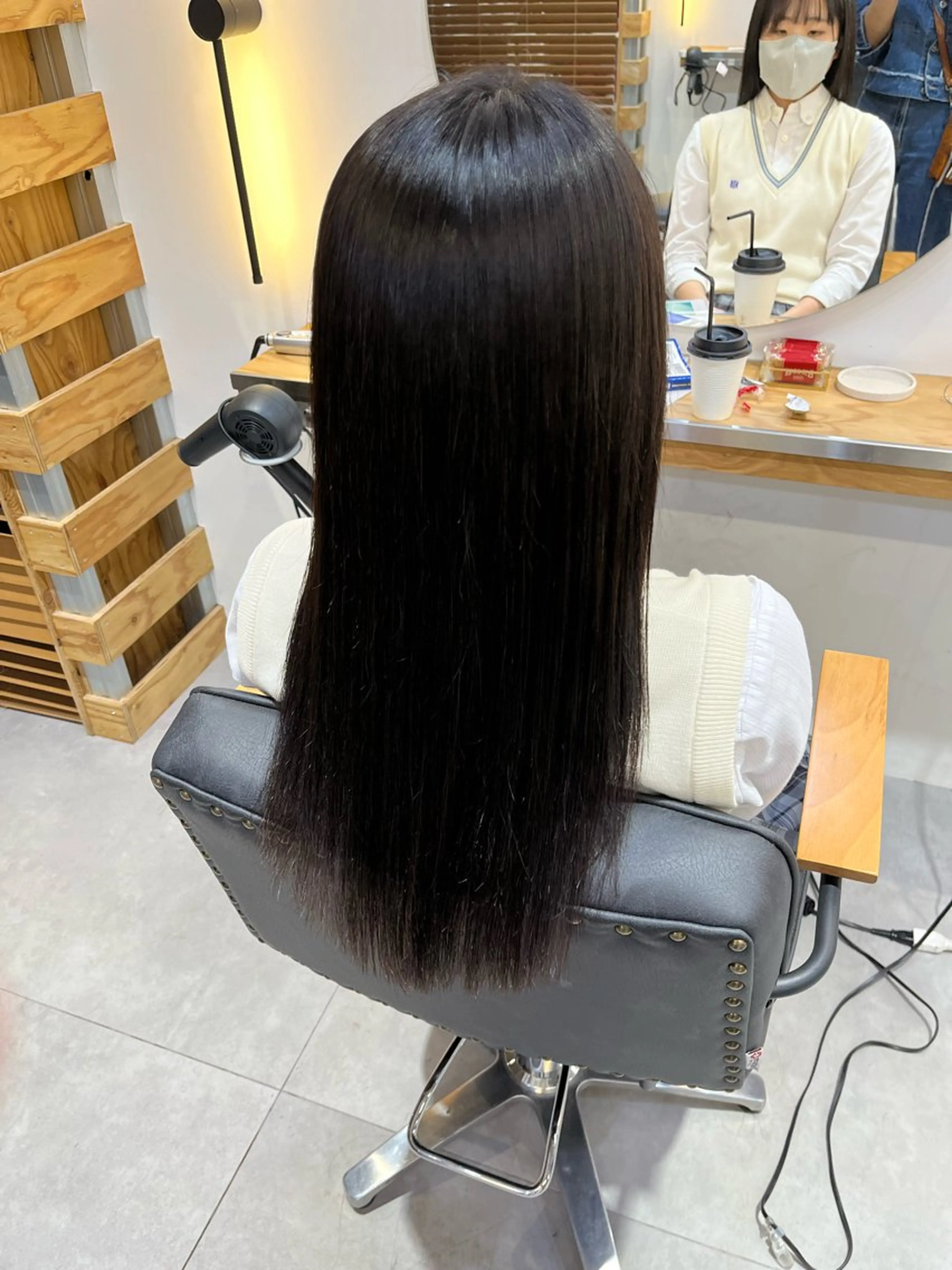 ロング 縮毛矯正 トリートメント ブリーチなしカラー /ベージュカラーのヘアスタイル