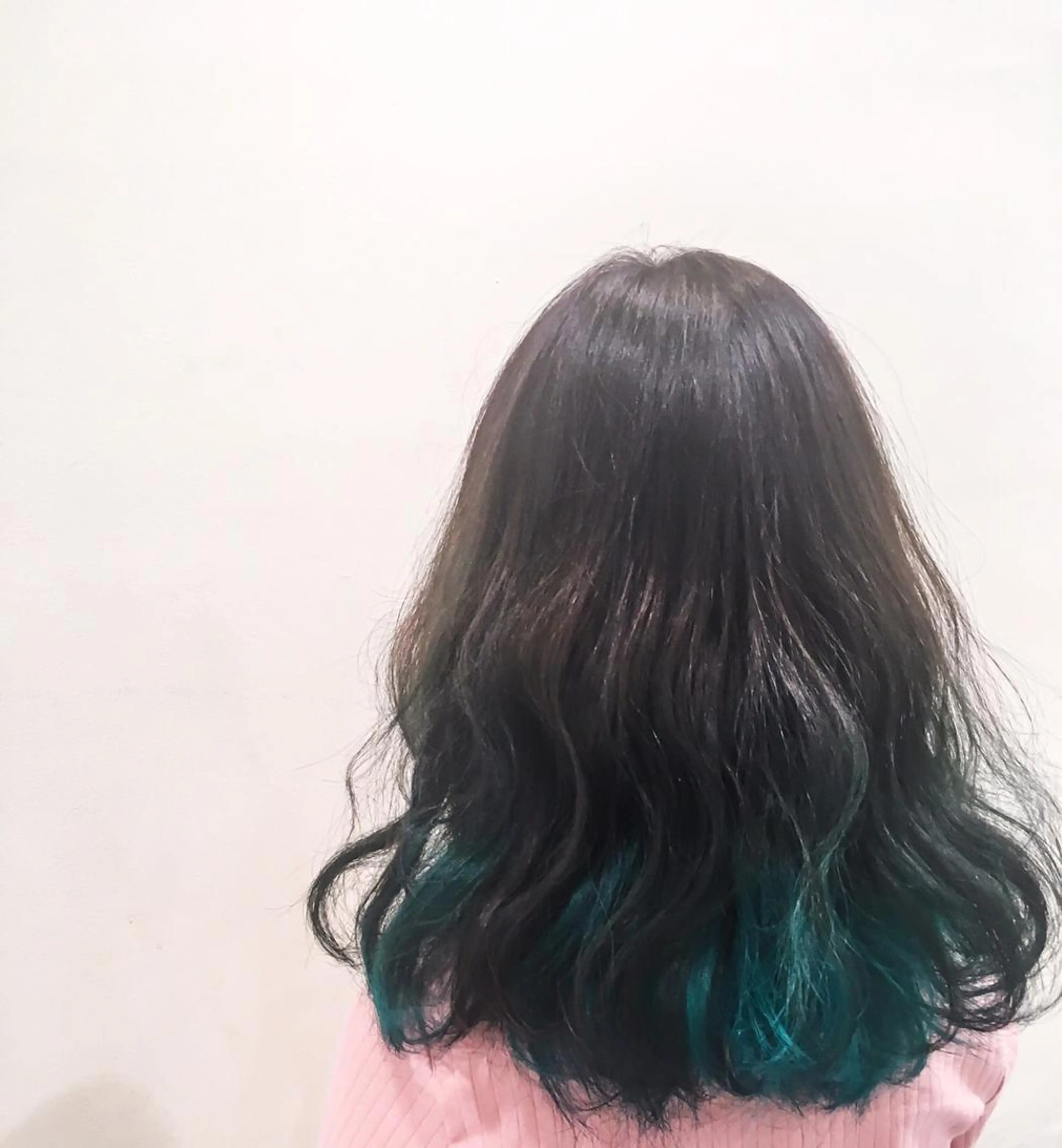セミロング カラー ヘアアレンジ 韓国肌管理 ウプエステティックのエステ・リラクイメージ