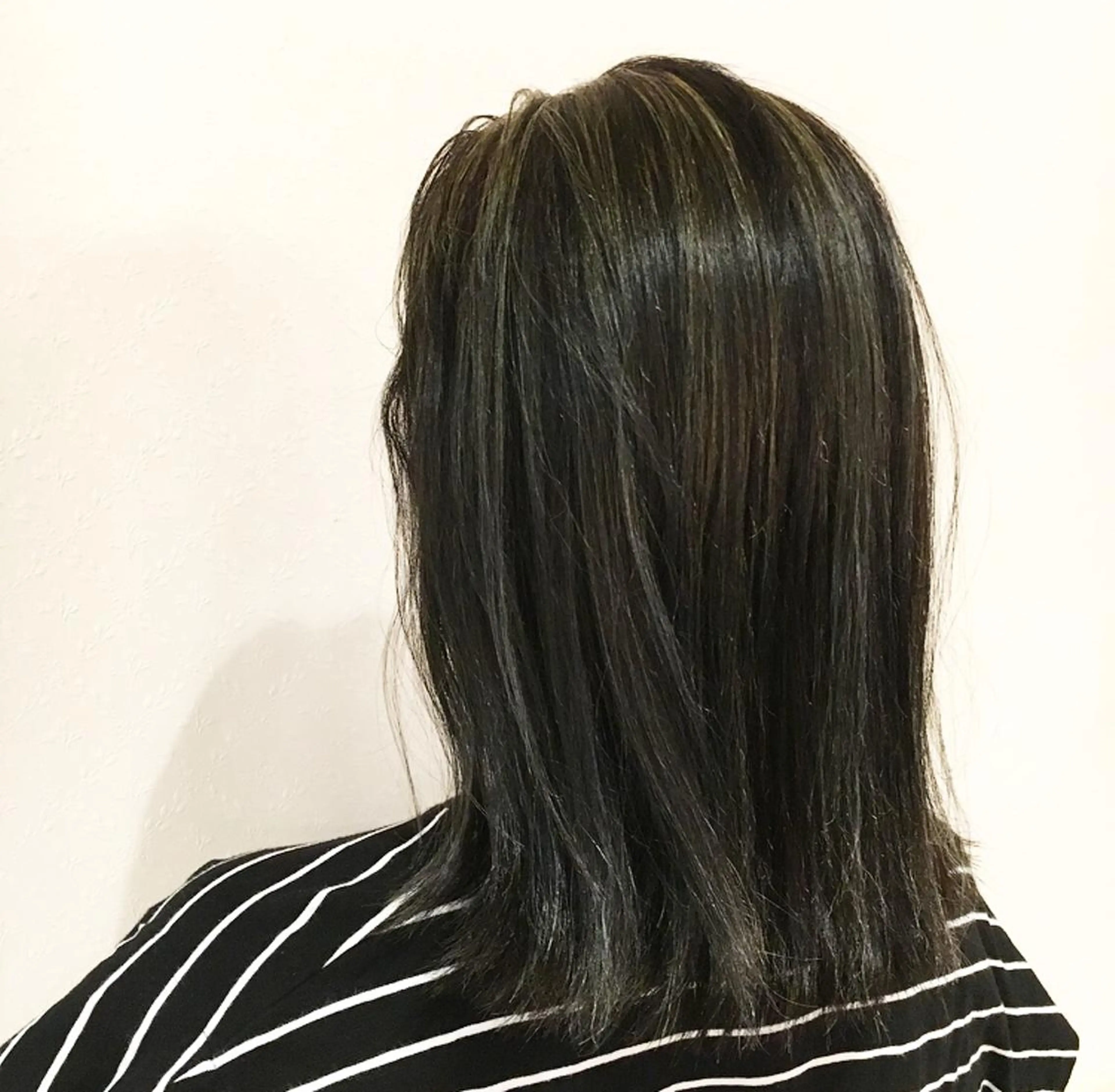 セミロング カラー ヘアカラー 宮内 真乃のヘアスタイル