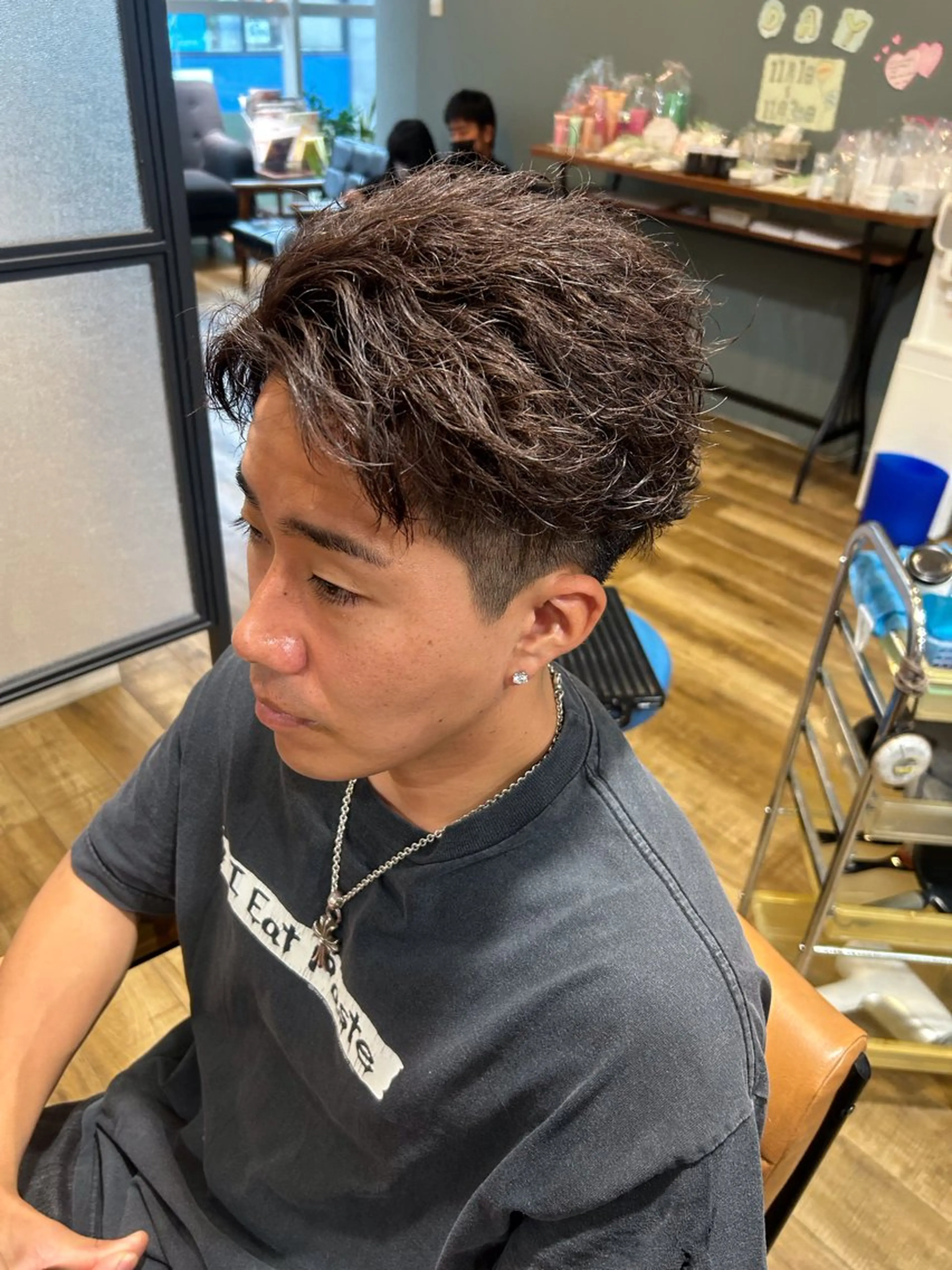 ショート カラー パーマ メンズ フェザーパーマ メンズパーマ カット ヘアカラー パーマ 鶴田 将清のヘアスタイル