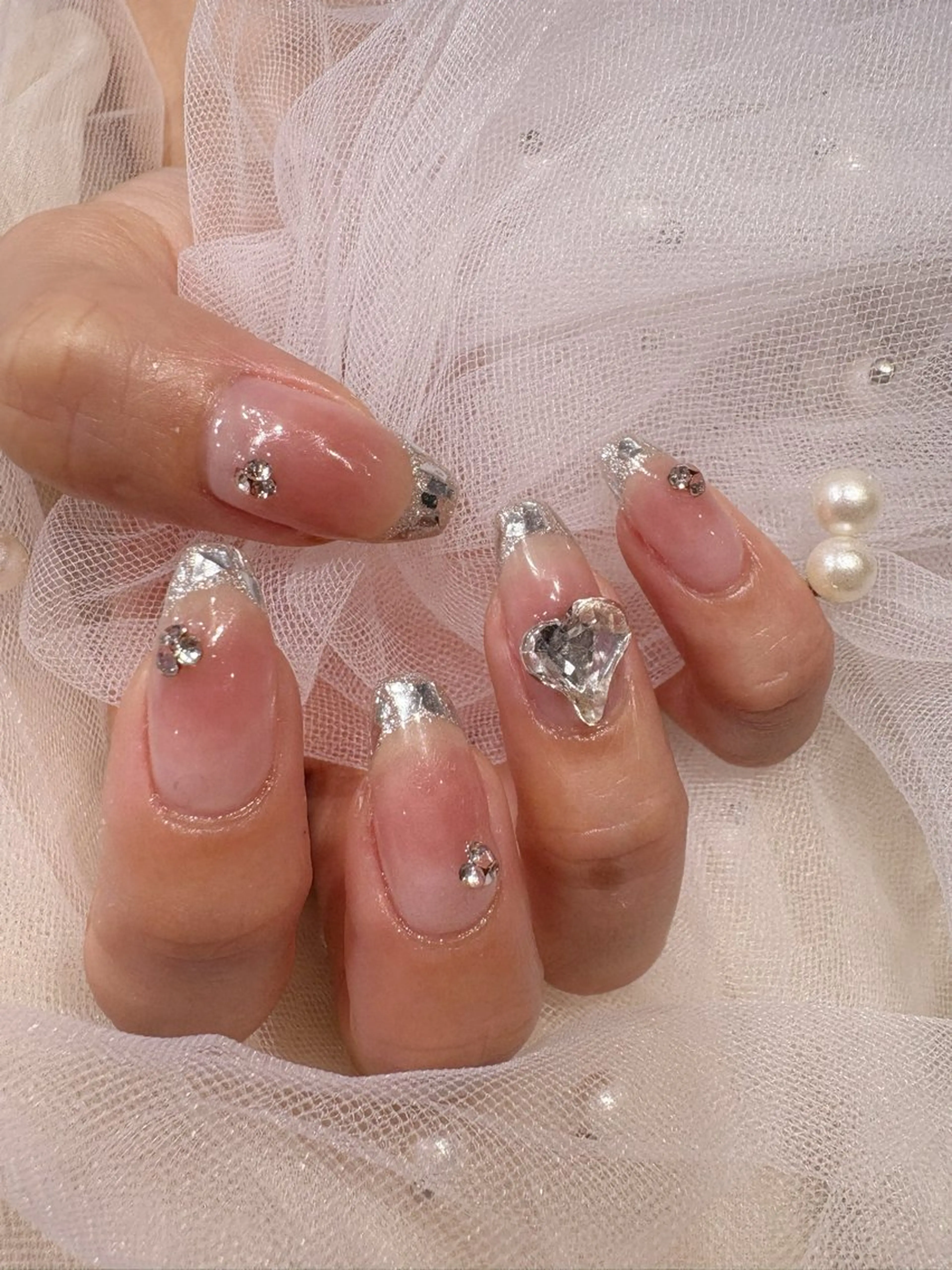 ネイル アートネイル フレンチネイル ガラスフレンチ ゴージャス Nail R🌷 AKARI恵比寿のネイルデザイン