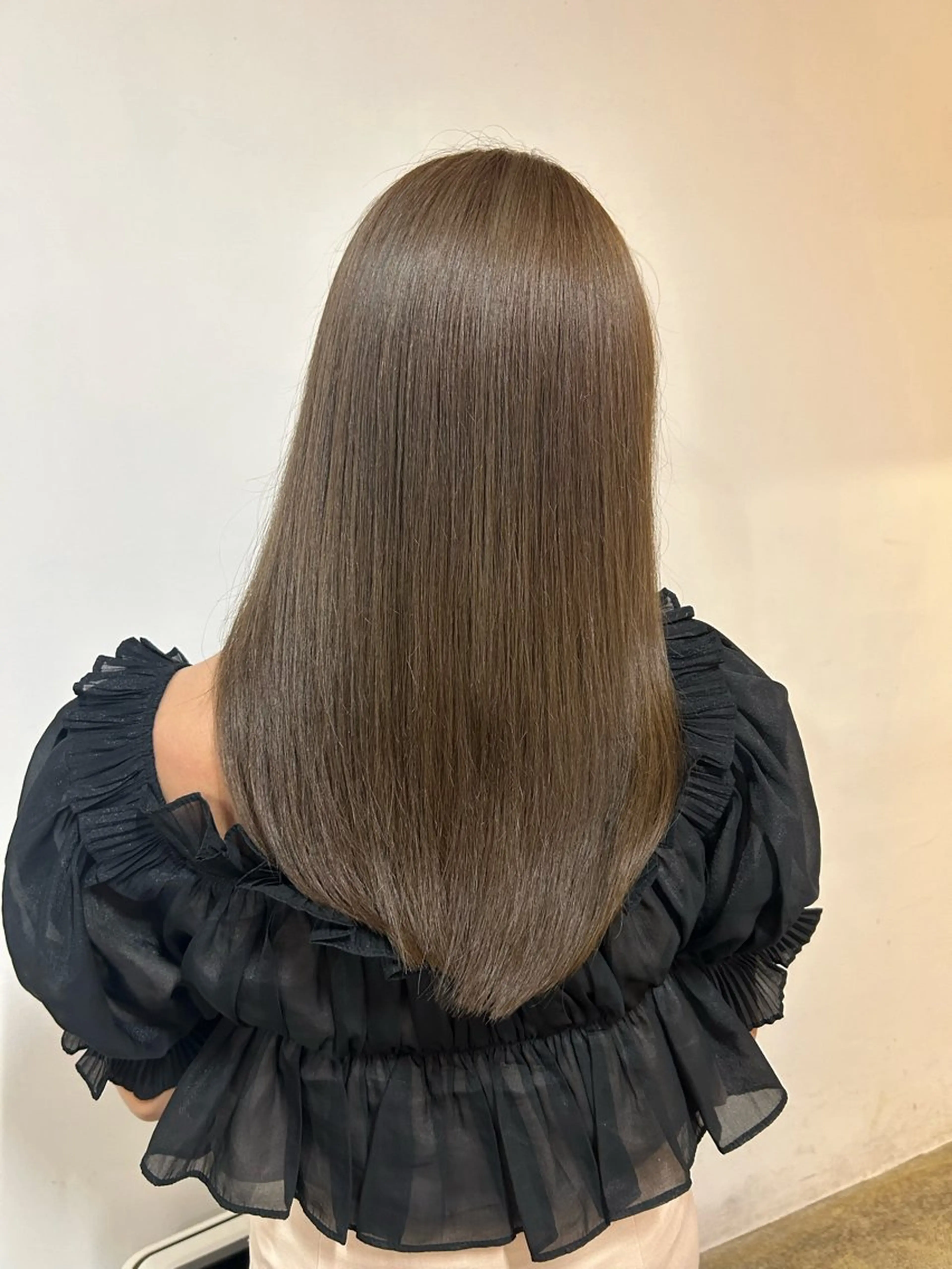 セミロング カラー アッシュ ベージュカラー ブリーチ ブリーチなしカラー カット ヘアカラー 韓国レイヤー/ハイ トーン/優太のヘアスタイル