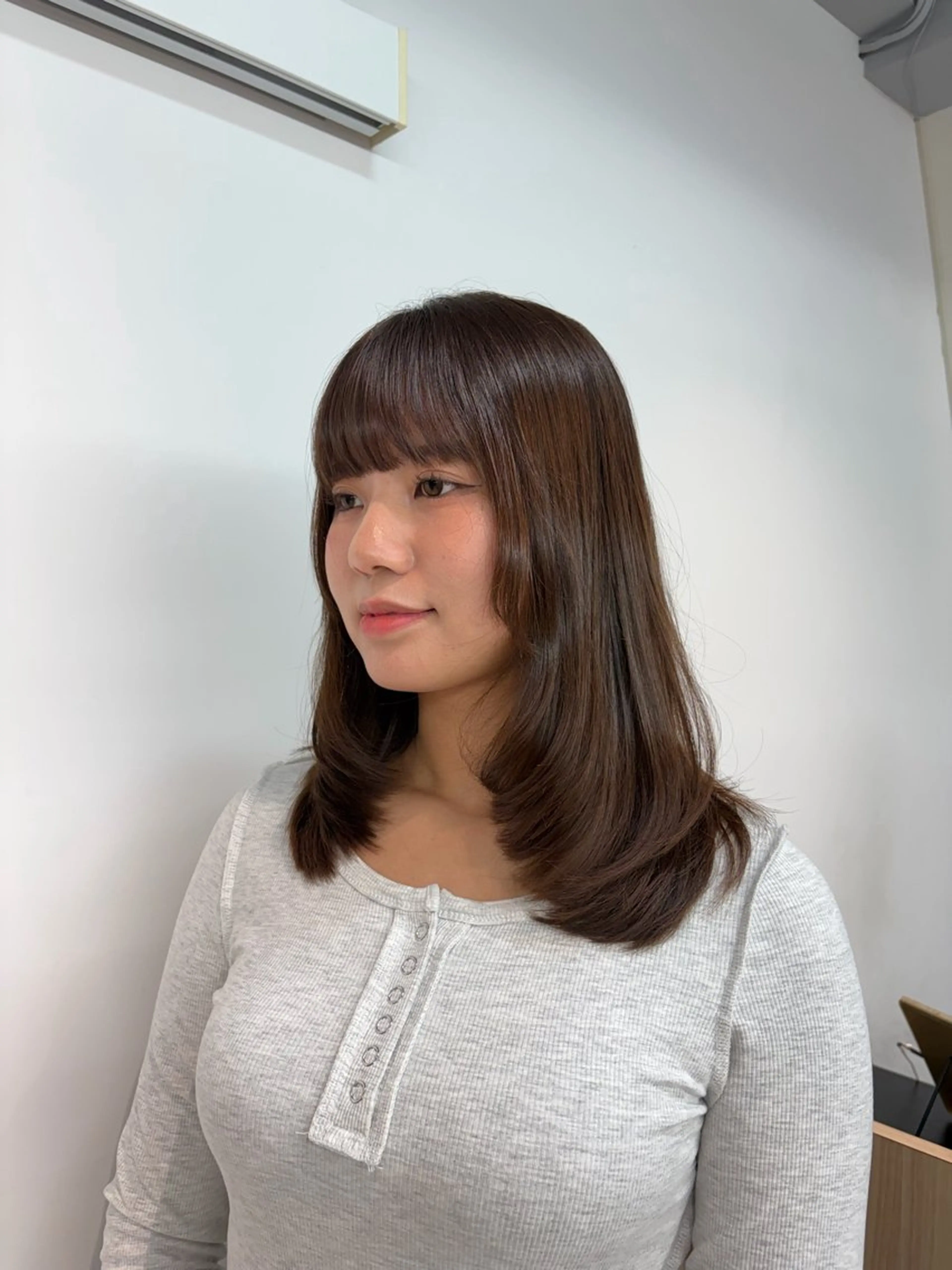 ミディアム レイヤーカット 大村 咲羅のヘアスタイル