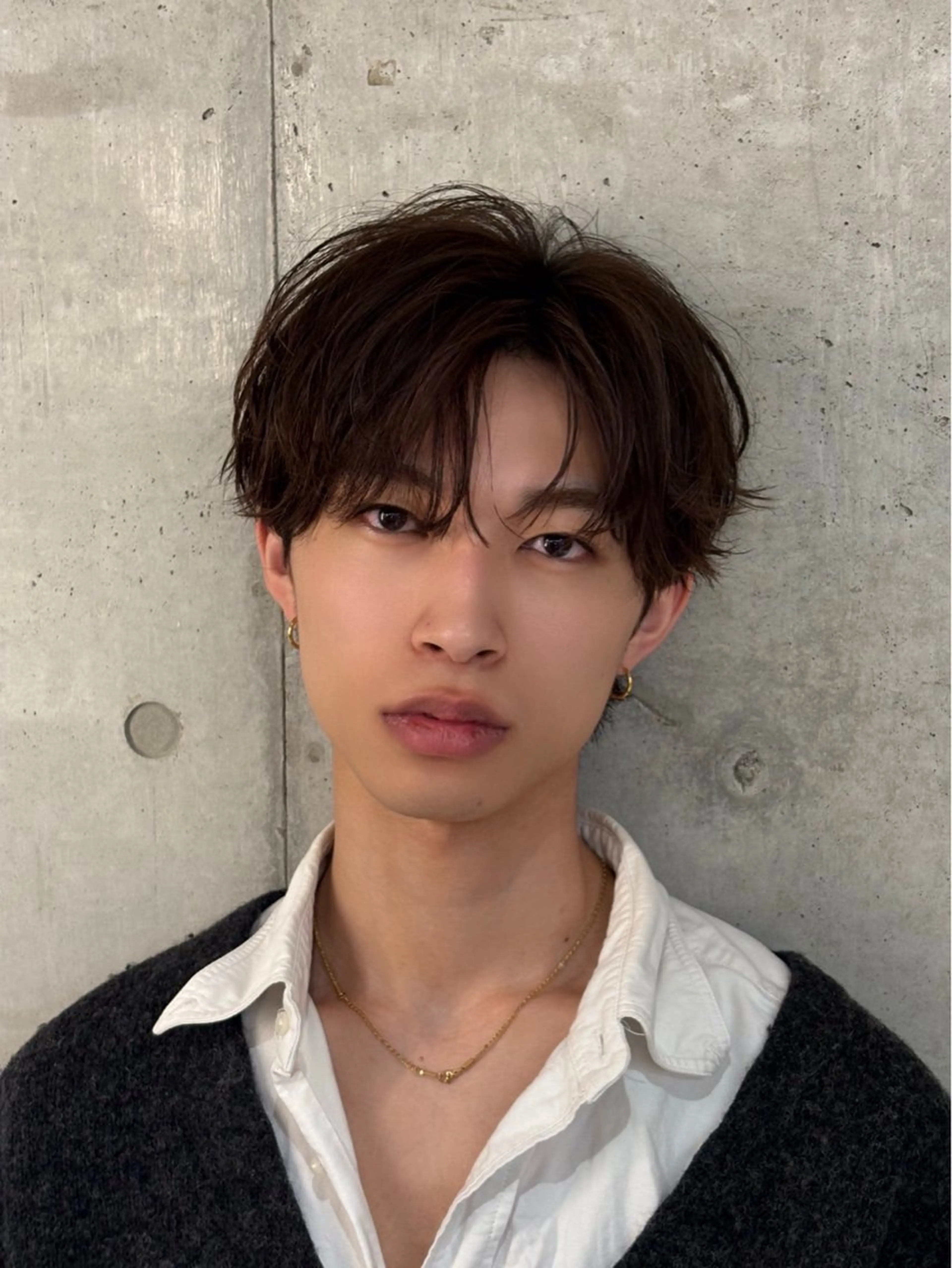 ショート パーマ メンズ センターパート カット パーマ 岩崎 唯人のヘアスタイル