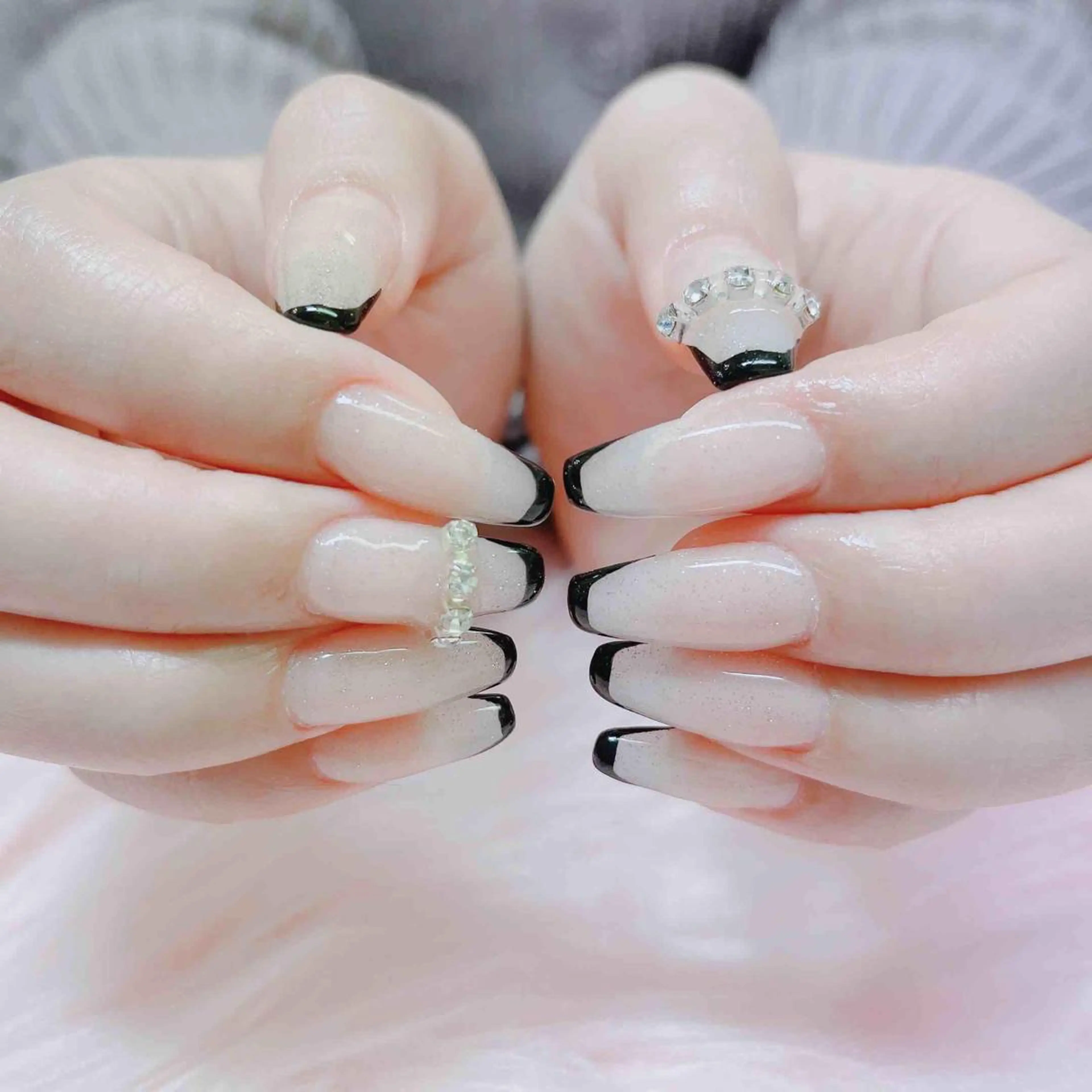 ネイル ハンドネイル MoonNail ユリ🌸のネイルデザイン