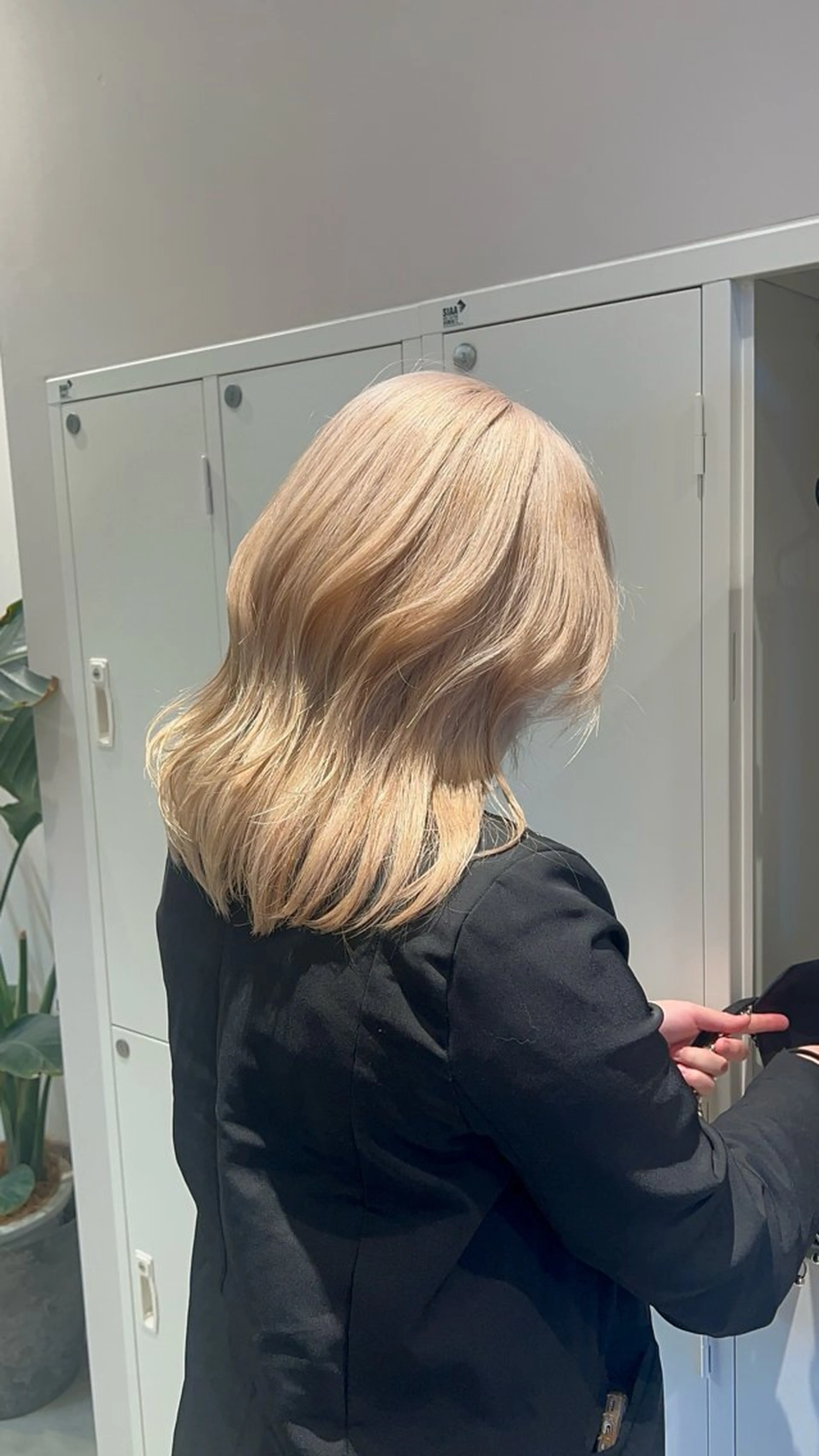 セミロング カラー カット ヘアカラー トリートメント ケアブリーチ/ツヤ髪 /ハイトーン/西村のヘアスタイル