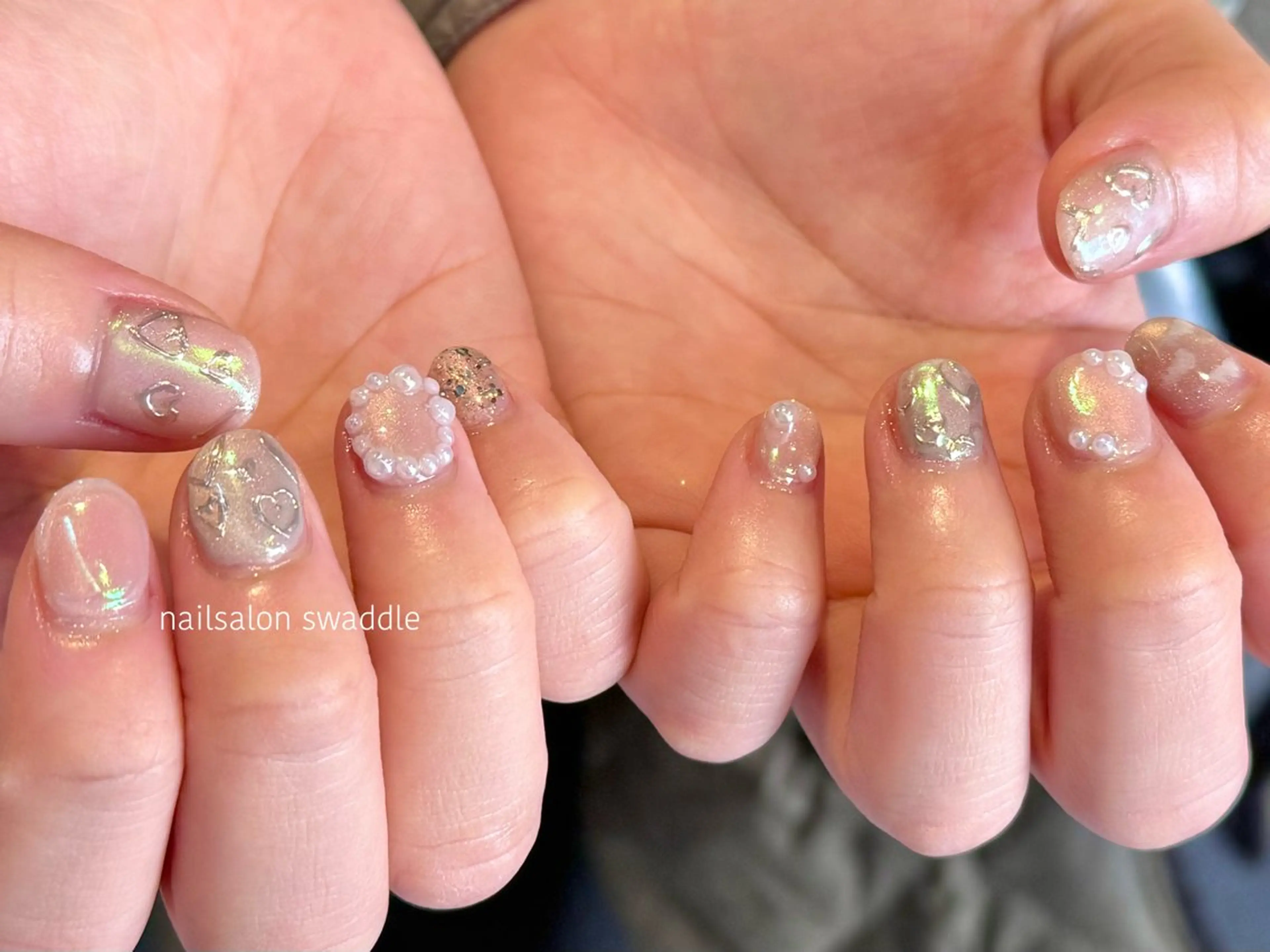 ネイル オーロラネイル ハート nail salon swaddle 🪽のネイルデザイン