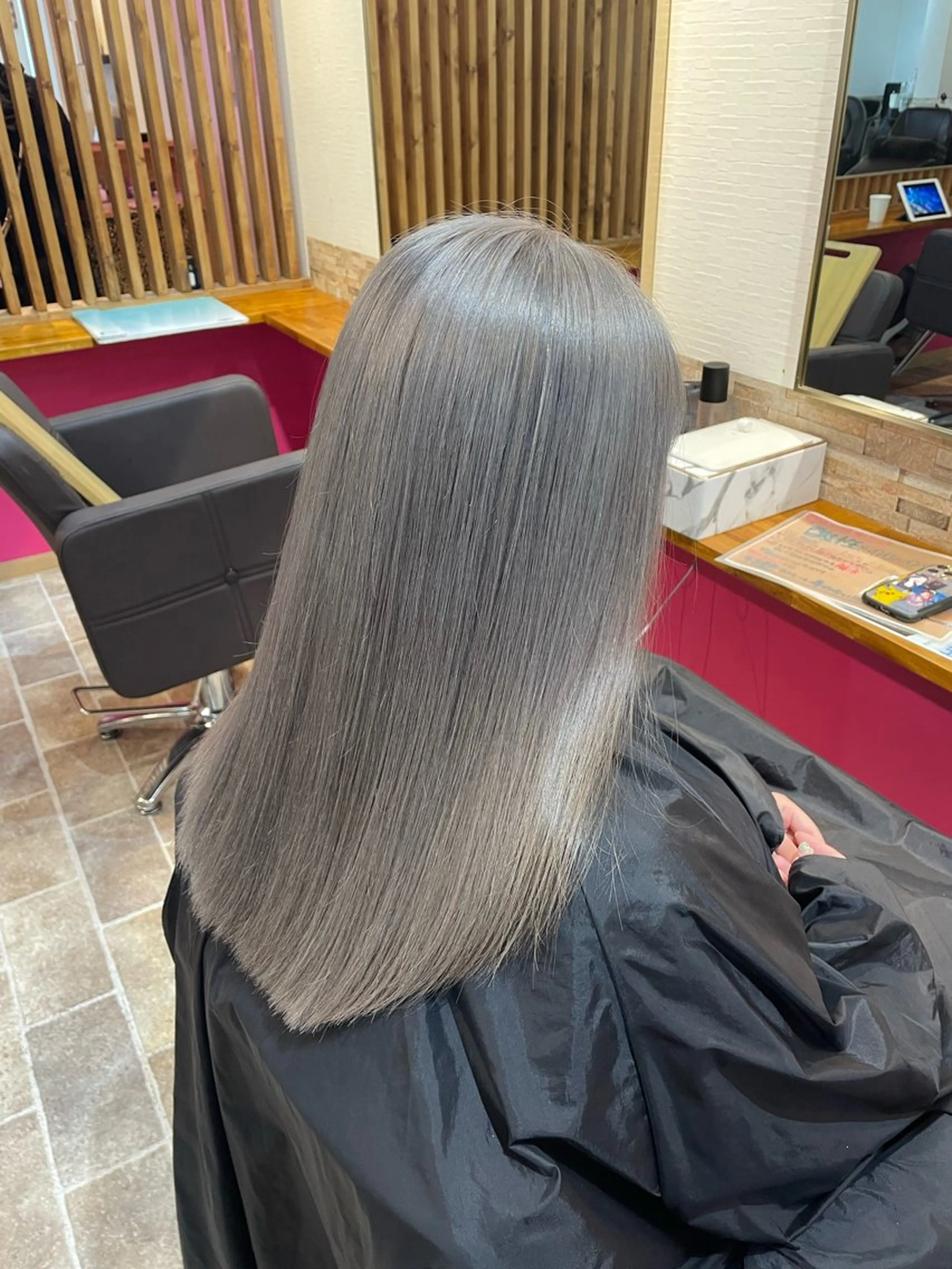 ロング カラー シルバー ホワイトシルバー ヘアカラー Ammi hair所属・YUI/ ブリーチカラー🌷のヘアスタイル