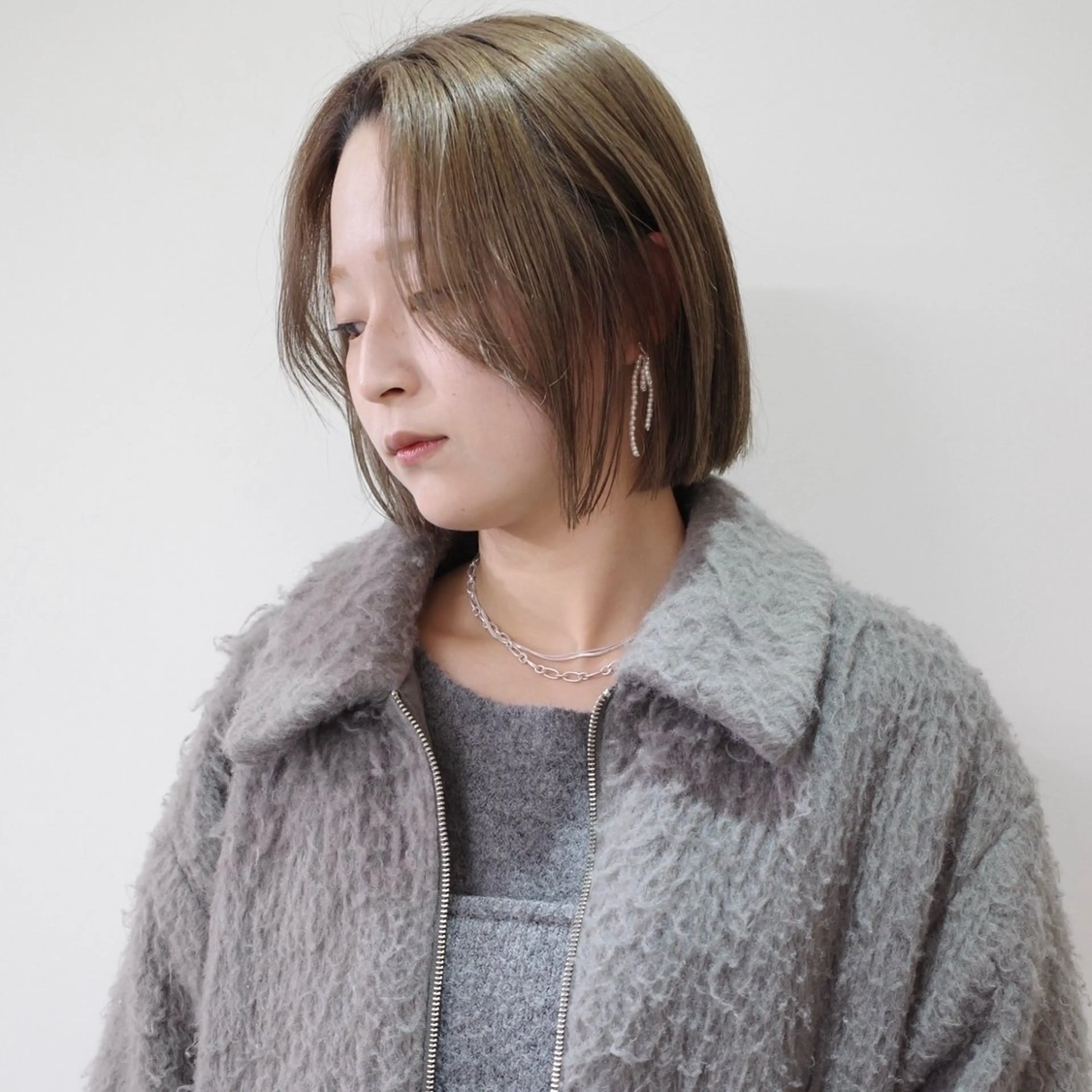 ミディアム カラー 透明感カラー グレージュ 顔まわりレイヤー 顔周りカット ハッシュカット カット ヘアカラー トリートメント nonoka オリーブ/レイヤーのヘアスタイル