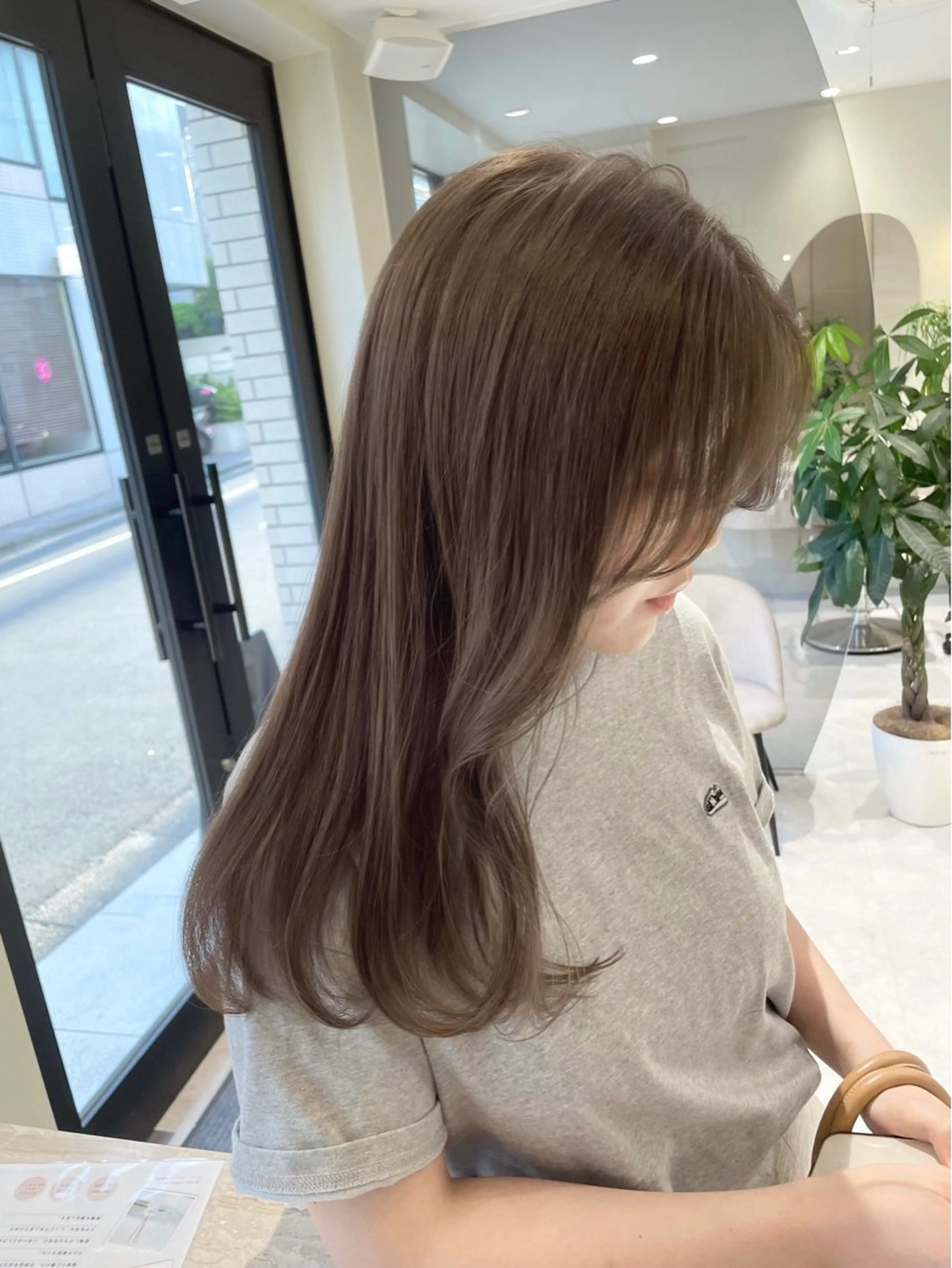 セミロング カラー ブリーチ ケアカラー グレージュ ブリーチなしカラー シアーグレージュ ブリーチなし/透明感 カラー🕊️坂入上総のヘアスタイル