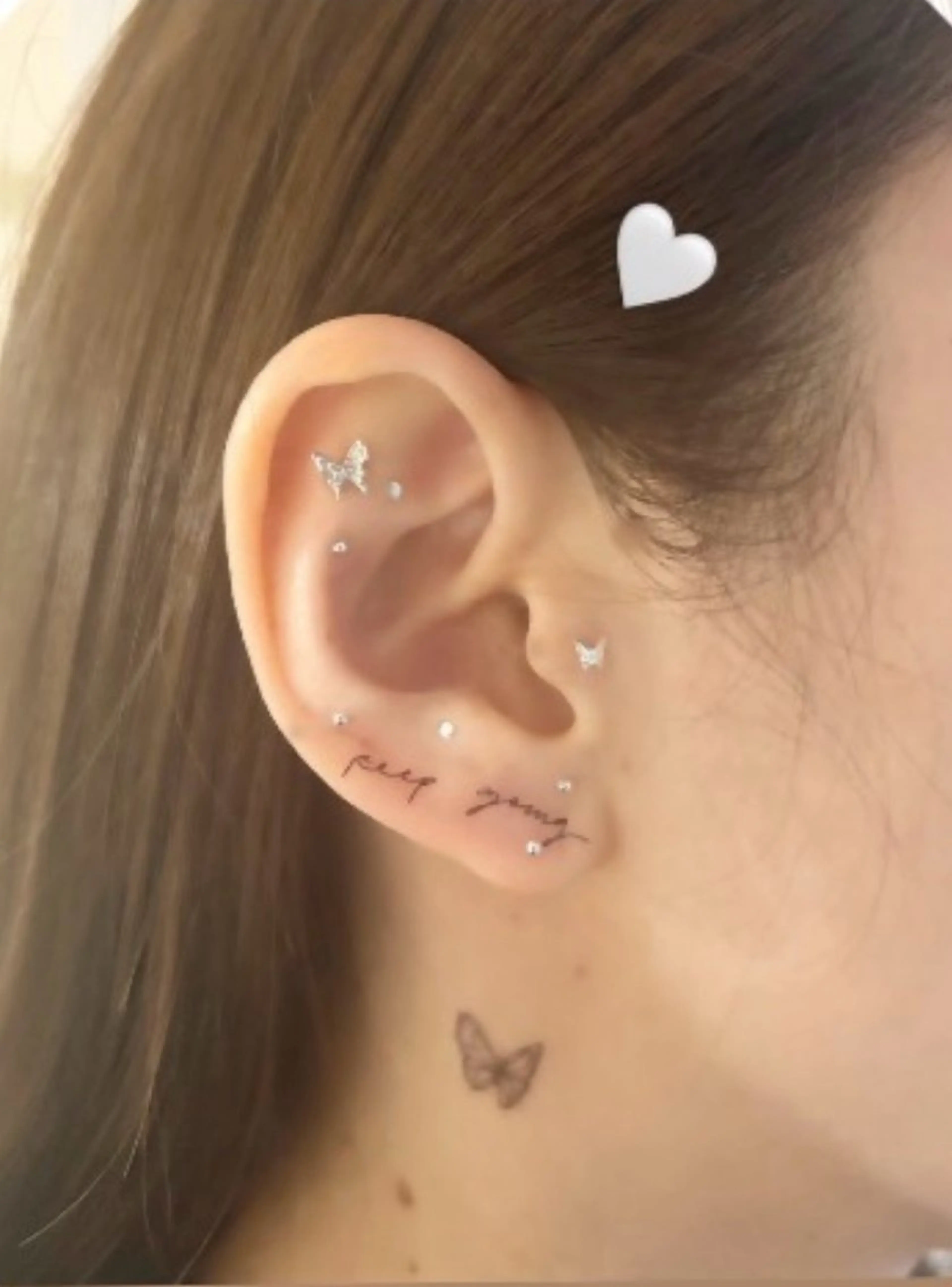 群馬県初♡【耳ツボ＆イヤタトゥーシール🌸】ツボシール6粒(片耳3粒ずつ)、タトゥーシールでデザイン2個(片耳1つずつ)の写真