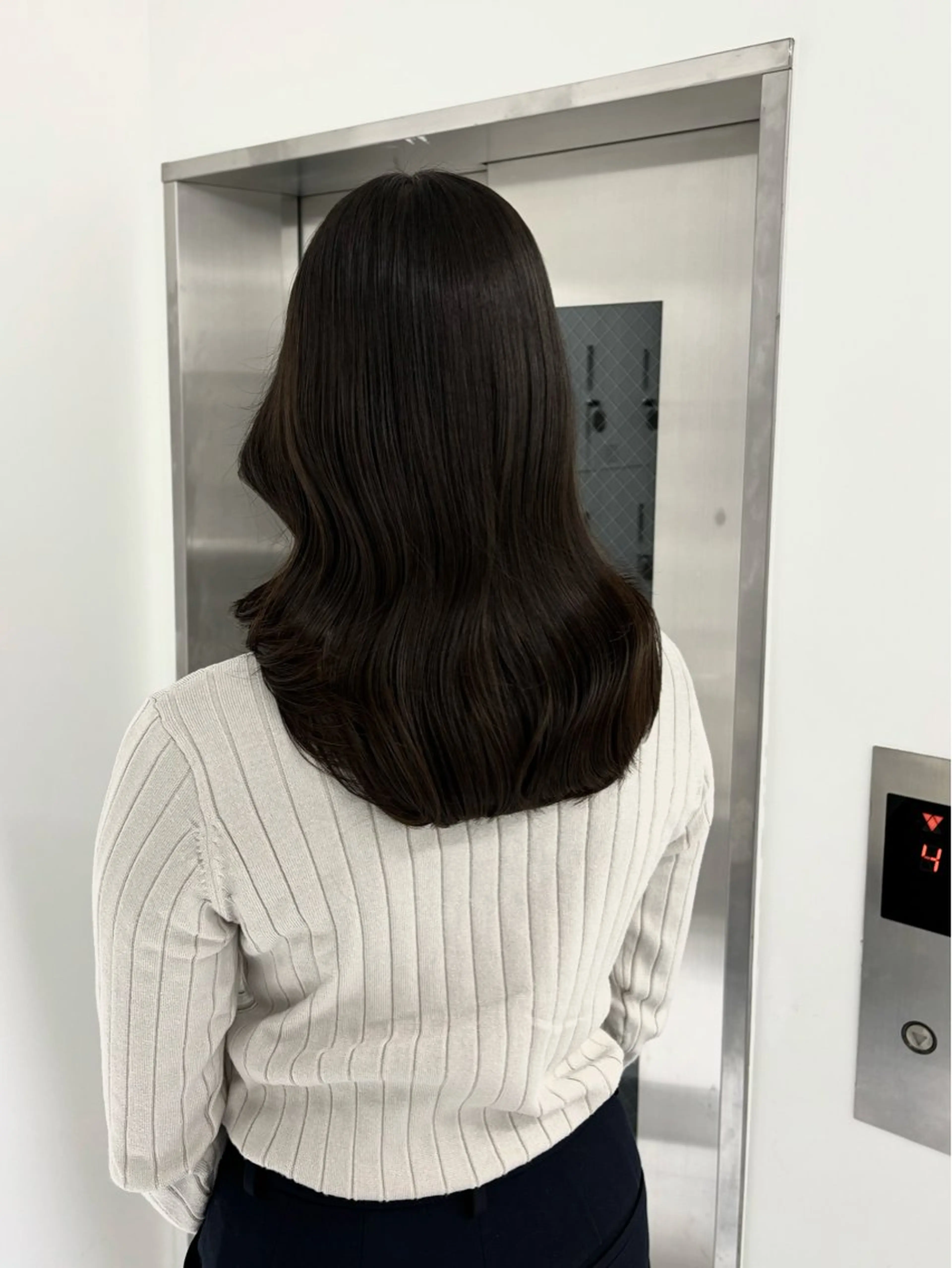 セミロング カラー ダークグレー ダークグレージュ グレージュ レイヤーカット カット ヘアカラー 韓国レイヤー/ 縮毛矯正🎀minaのヘアスタイル