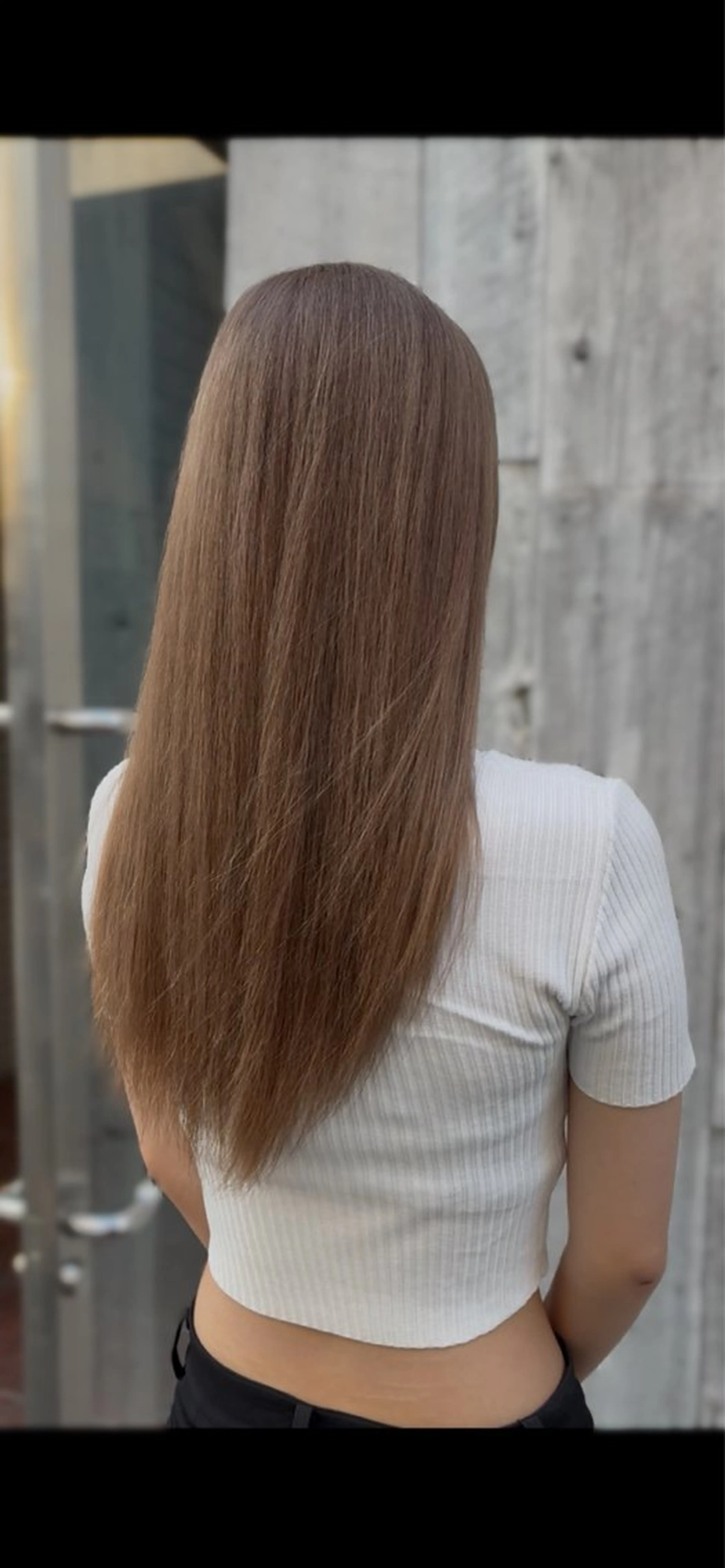 ロング カラー ベージュカラー ブリーチ ミルクティーベージュ 梅原 姫🍬🐰のヘアスタイル