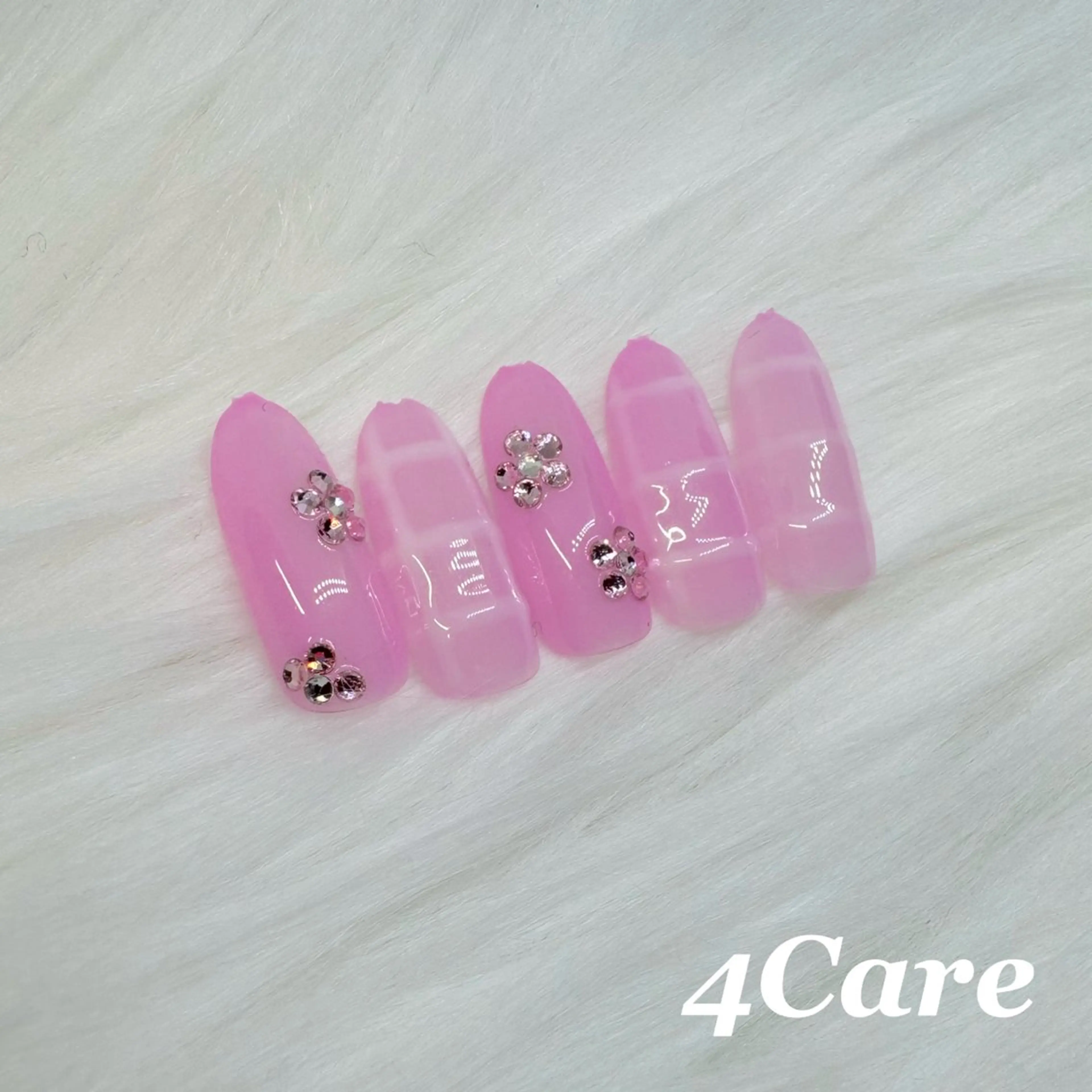 ネイル ハンドネイル 4Care Yのネイルデザイン