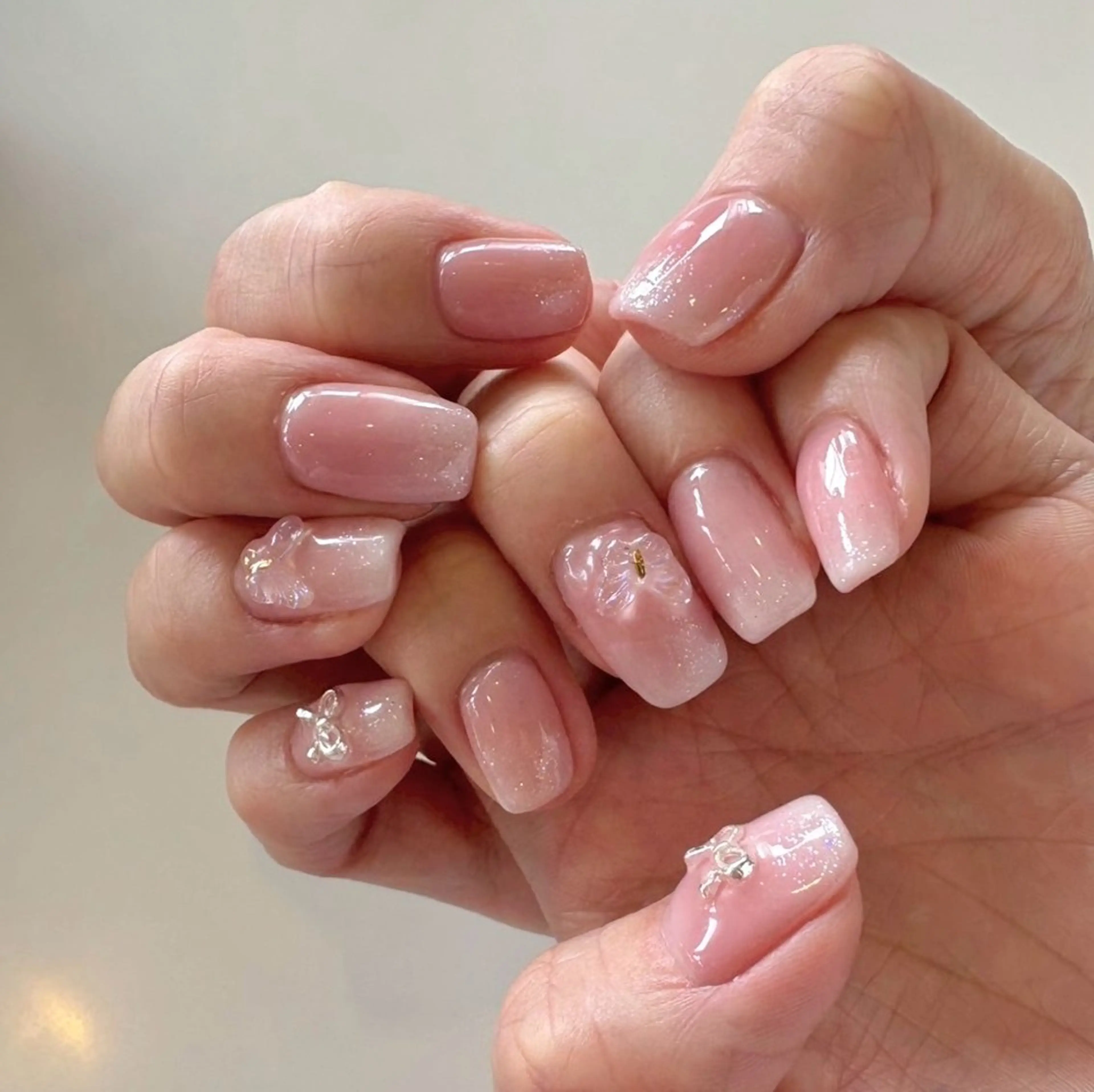 ネイル ラメ(グリッター) ワンカラーネイル リボン nailmum jijiのネイルデザイン