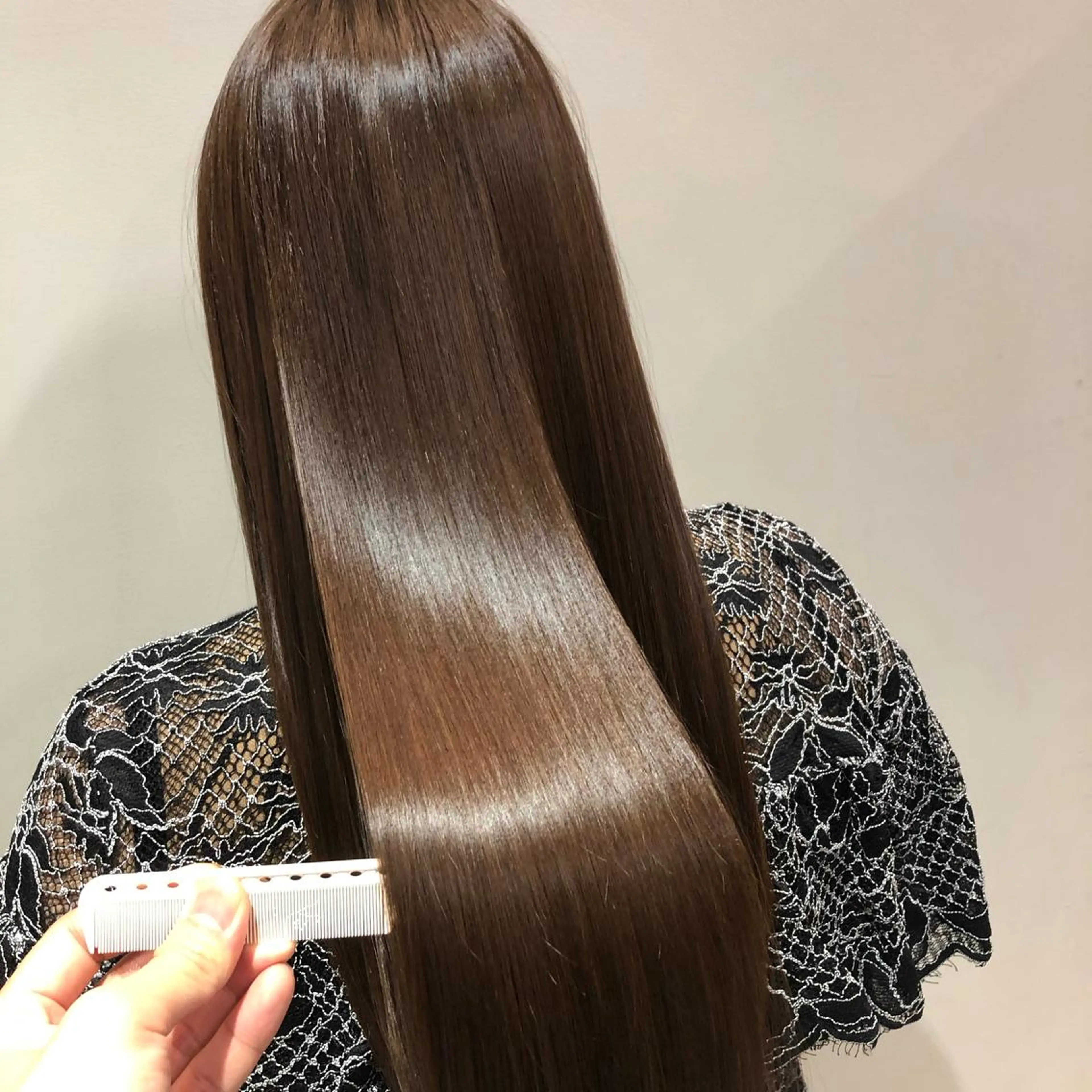 本格的な髪質改善しながらカラー✨イオル髪質改善+カラーの写真