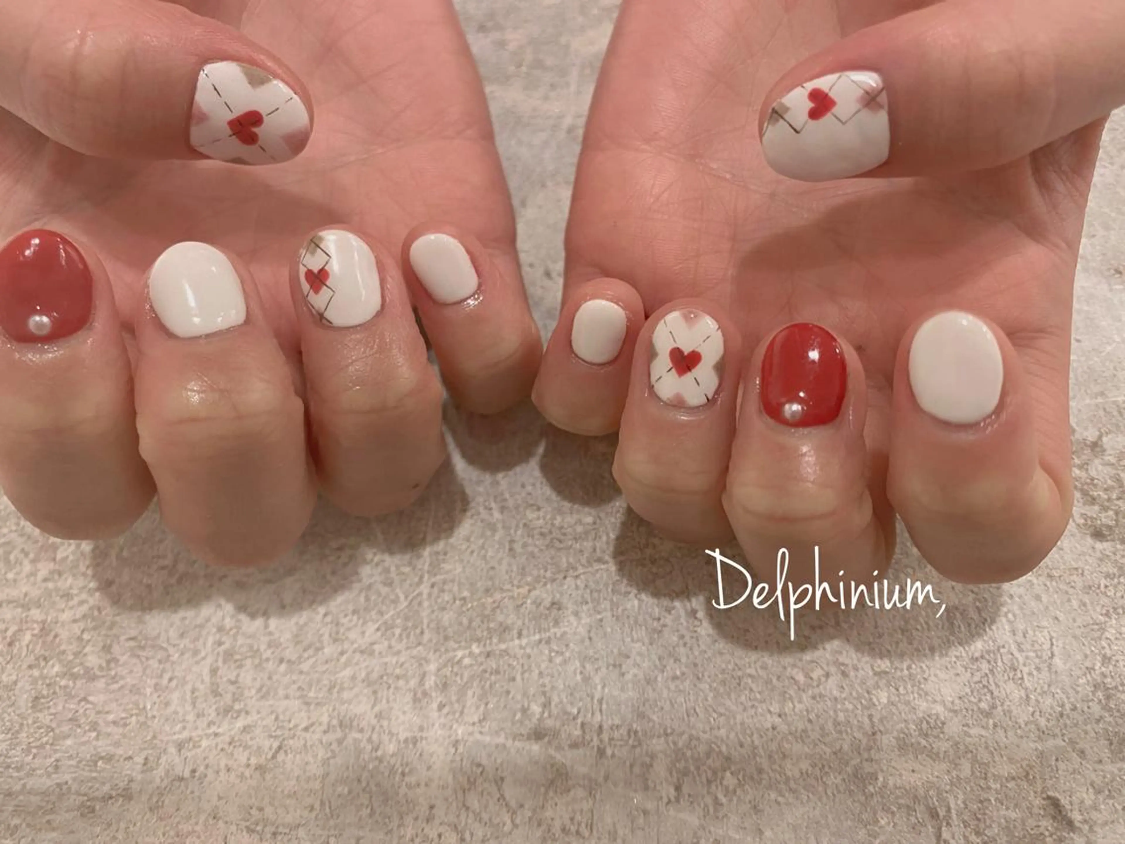 ネイル 卒業式 ホワイト ハンドネイル 岡本 友恵のネイルデザイン