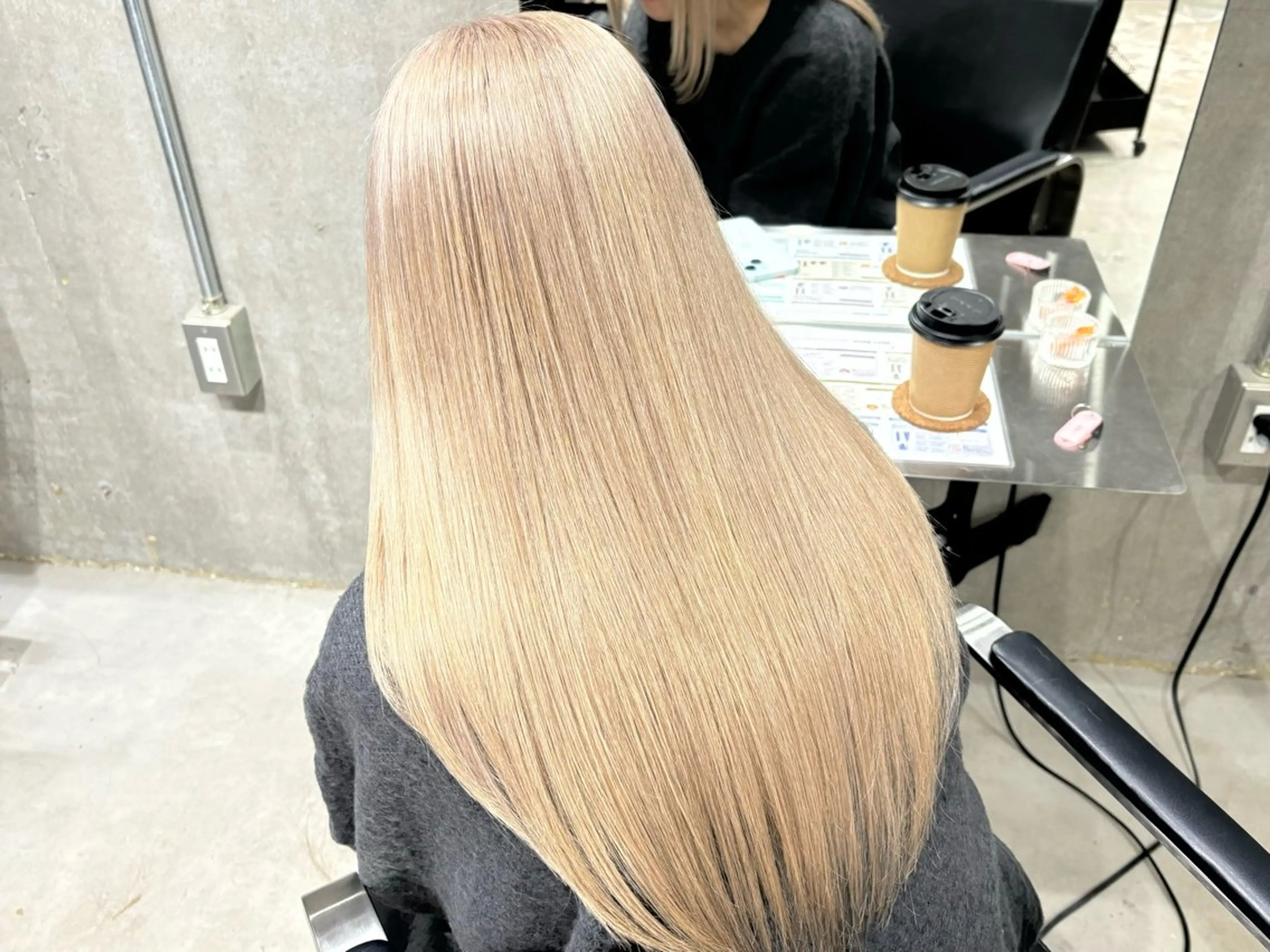 ロング ヘアカラー 小玉 唯依のヘアスタイル