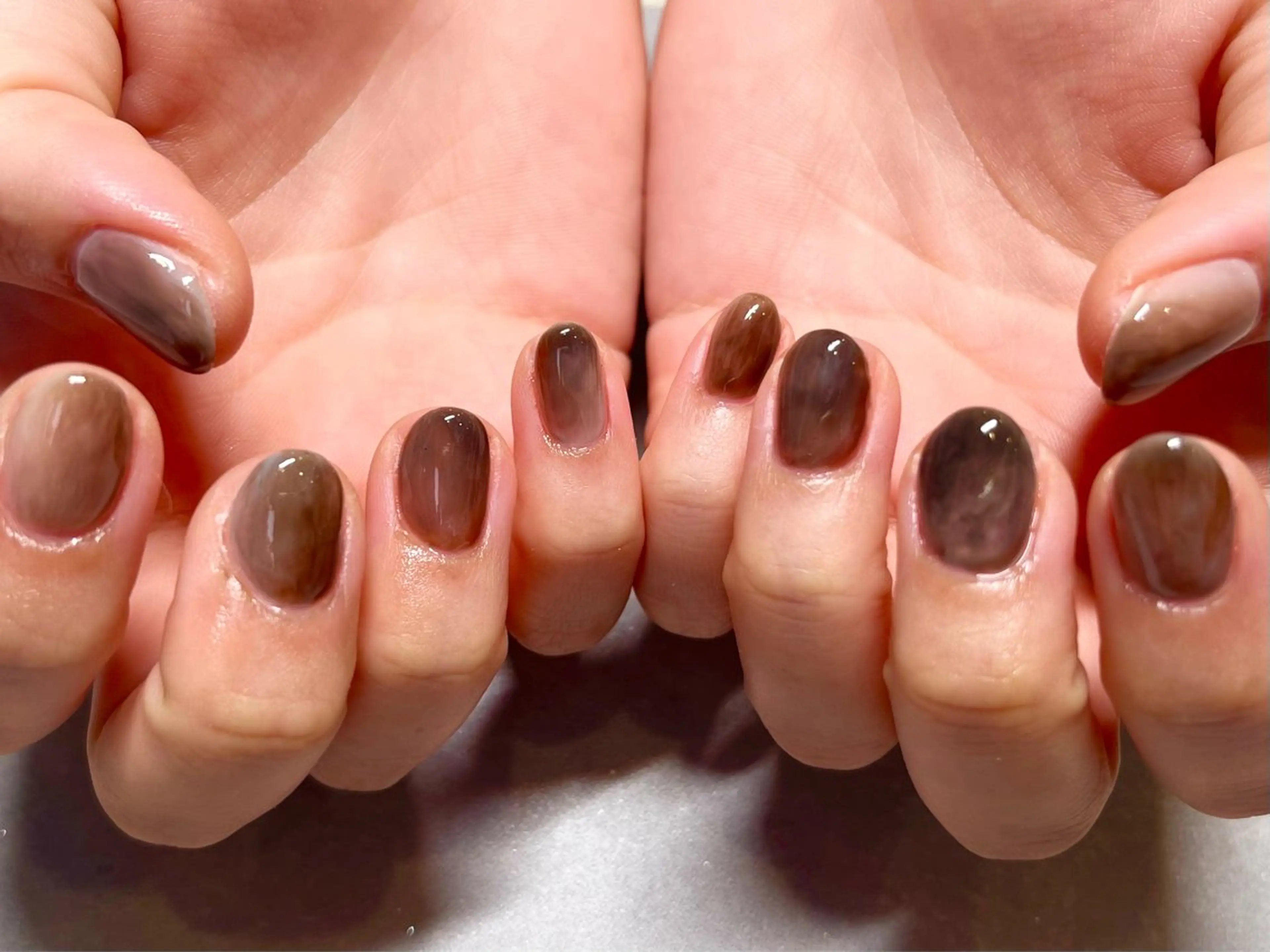 ネイル ブラウン ニュアンスネイル 🫧ちゅるん/韓国 Ayano𓈒🎀のネイルデザイン