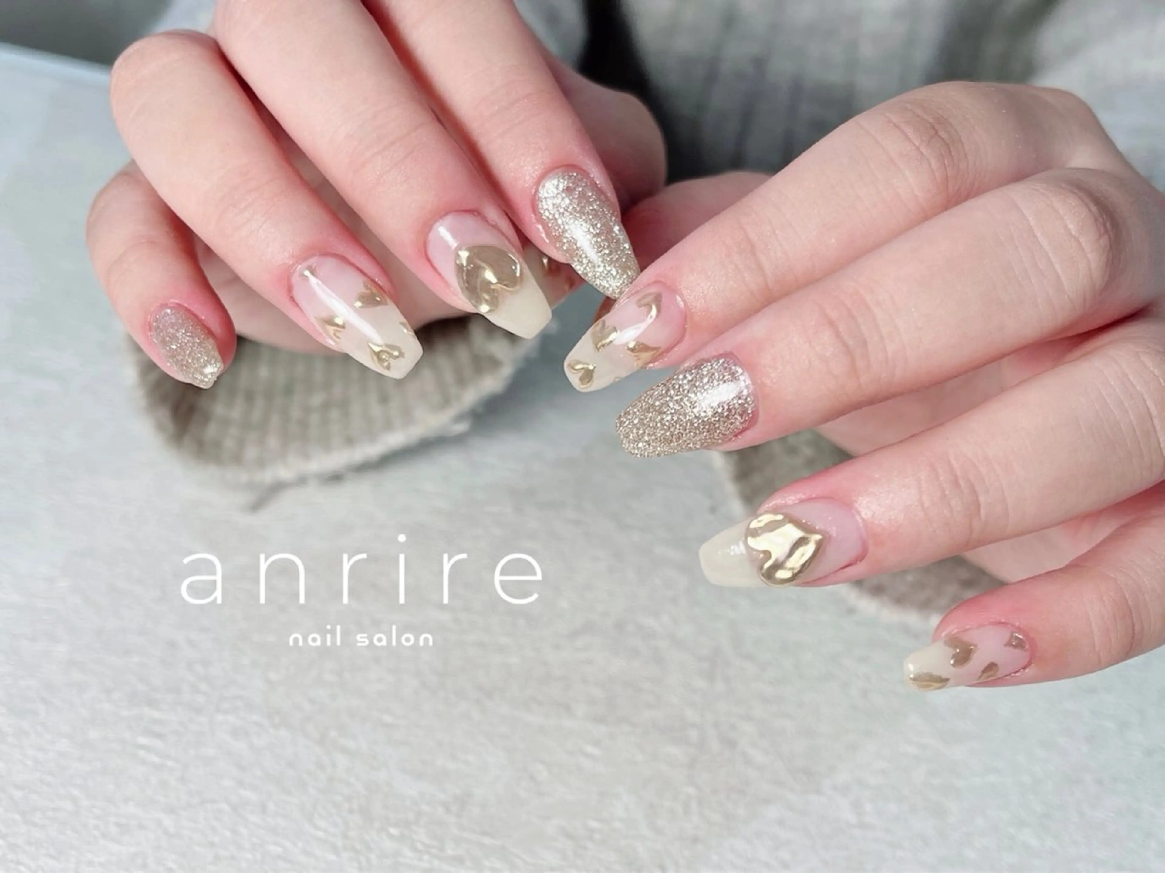 ネイル ジェルネイル ゴールド ハート キラキラネイル ラメ(グリッター) ハンドネイル nailsalon anrireのネイルデザイン